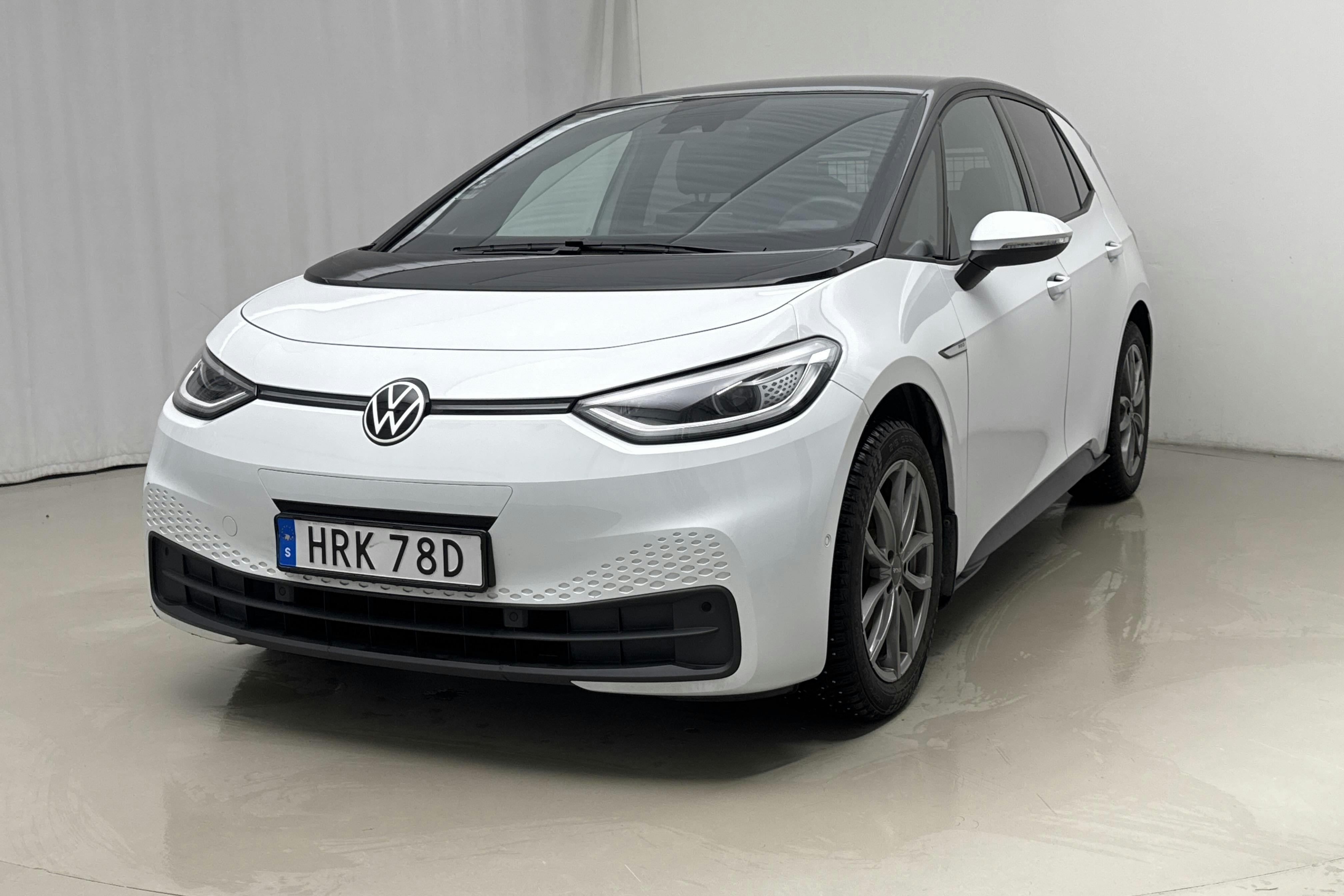 Præsentationsfoto 1 af 18: VW ID.3 58kWh (204hk) - 23 690 kilometer - Salgsautomat - Hvid - 2023