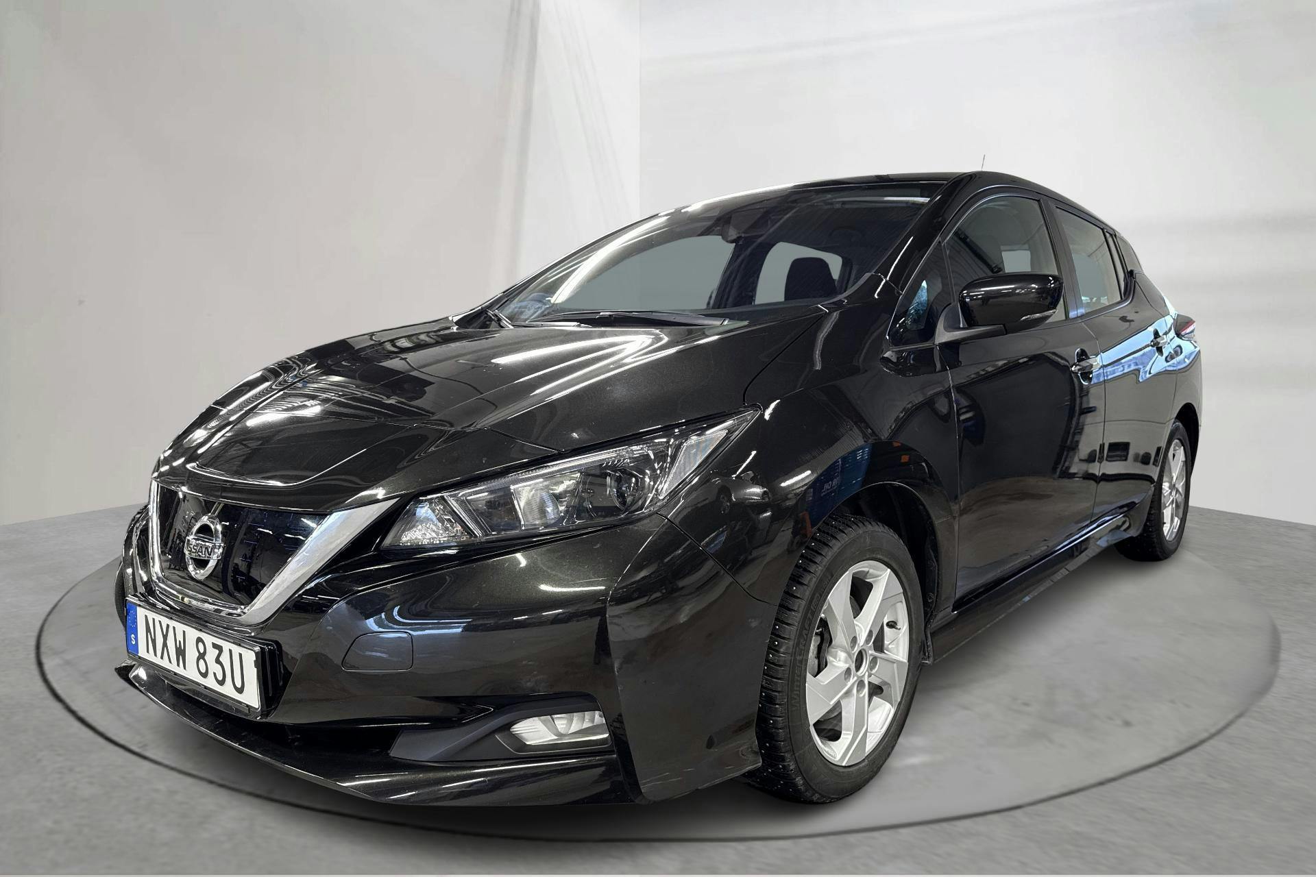 Presentationsfoto 1 av 16: Nissan LEAF 5dr 39kWh (150hk) - 4 947 mil - Automat - svart - 2021