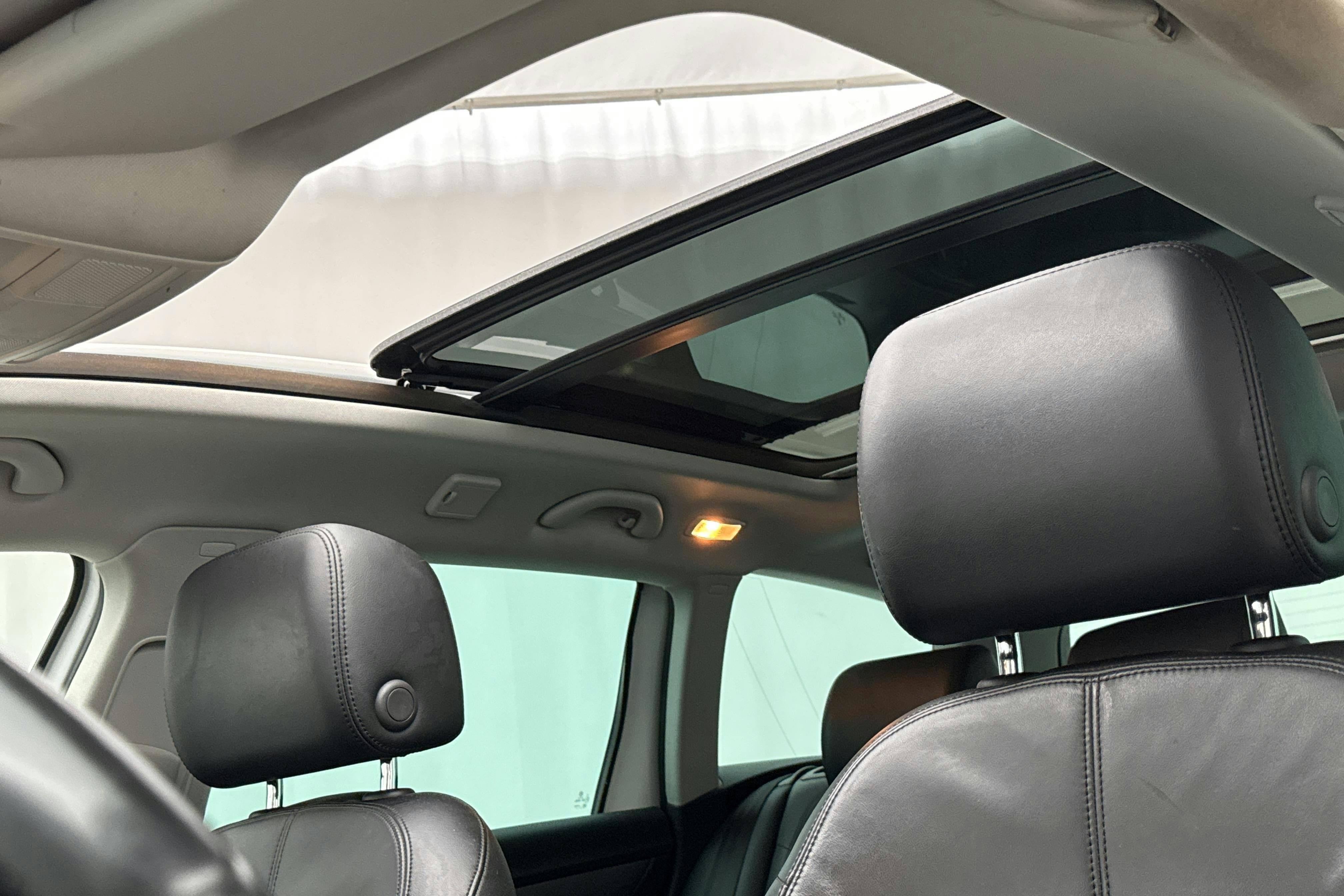 Esittelykuva 16 osoitteesta 16: VW Passat 1.4 TSI EcoFuel Variant (150hk) - 164 760 km - Automaattinen - valkoinen - 2013