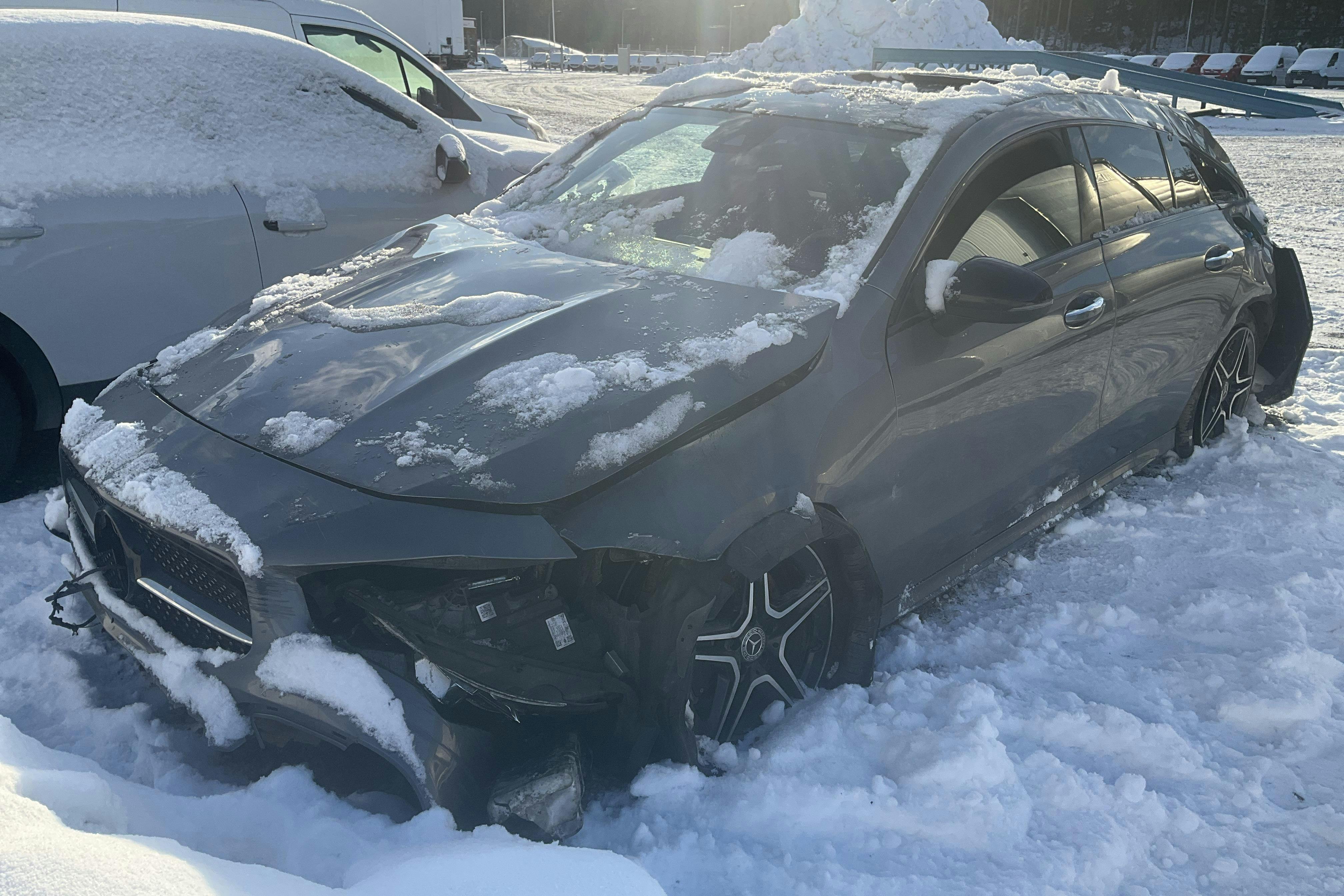 Præsentationsfoto 1 af 11: Mercedes CLA 200 d Shooting Brake X118 (150hk) - 0 kilometer - Salgsautomat - Dark Grey - 2023