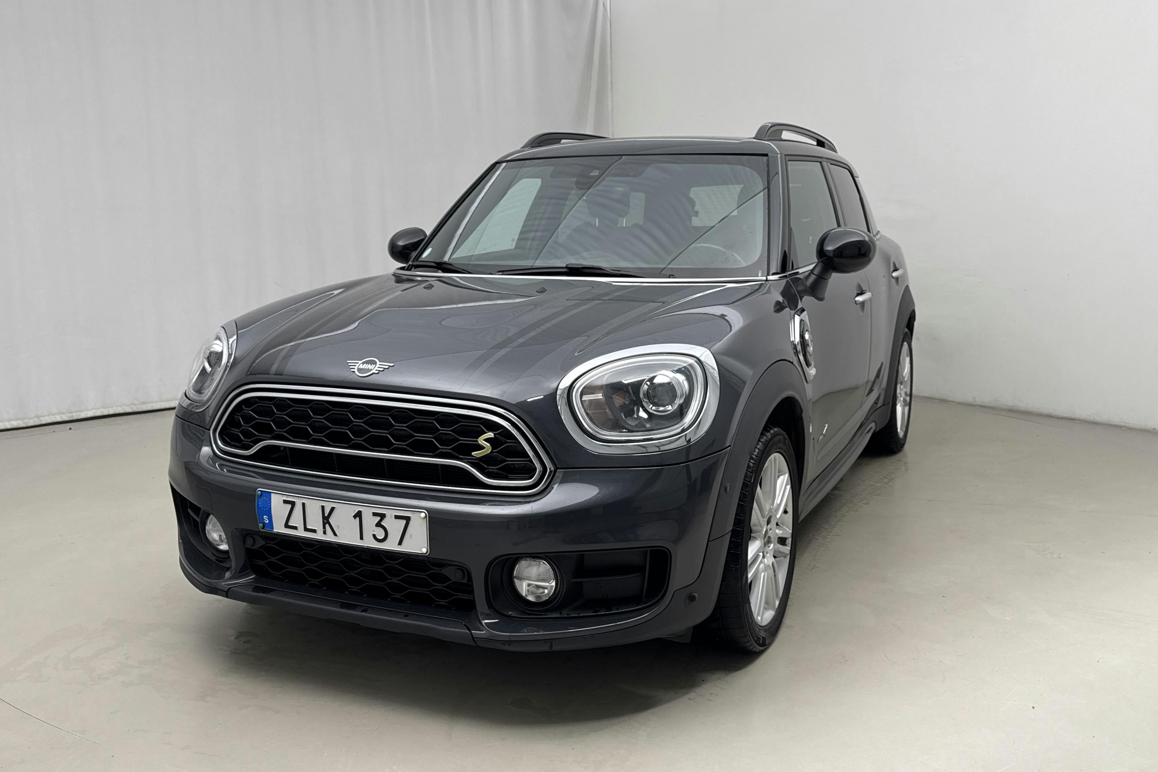 Presentation photo 1 of 18: MINI Cooper S E ALL4 Countryman, F60 (224hk) - 121 900 km - Automatic - gray - 2019