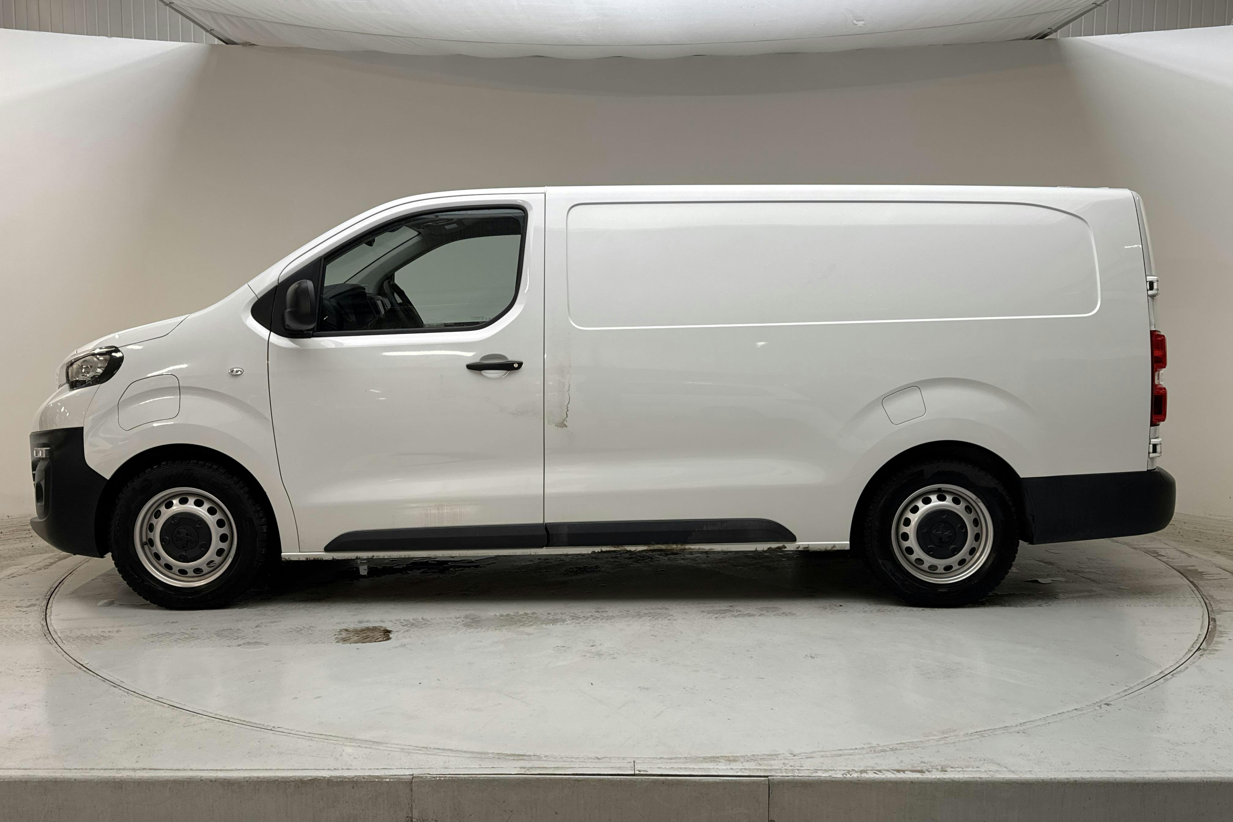 Presentation photo 2 of 17: Peugeot e-Expert Skåp 75kWh (136hk) - 10 820 km - Automatic - white - 2023