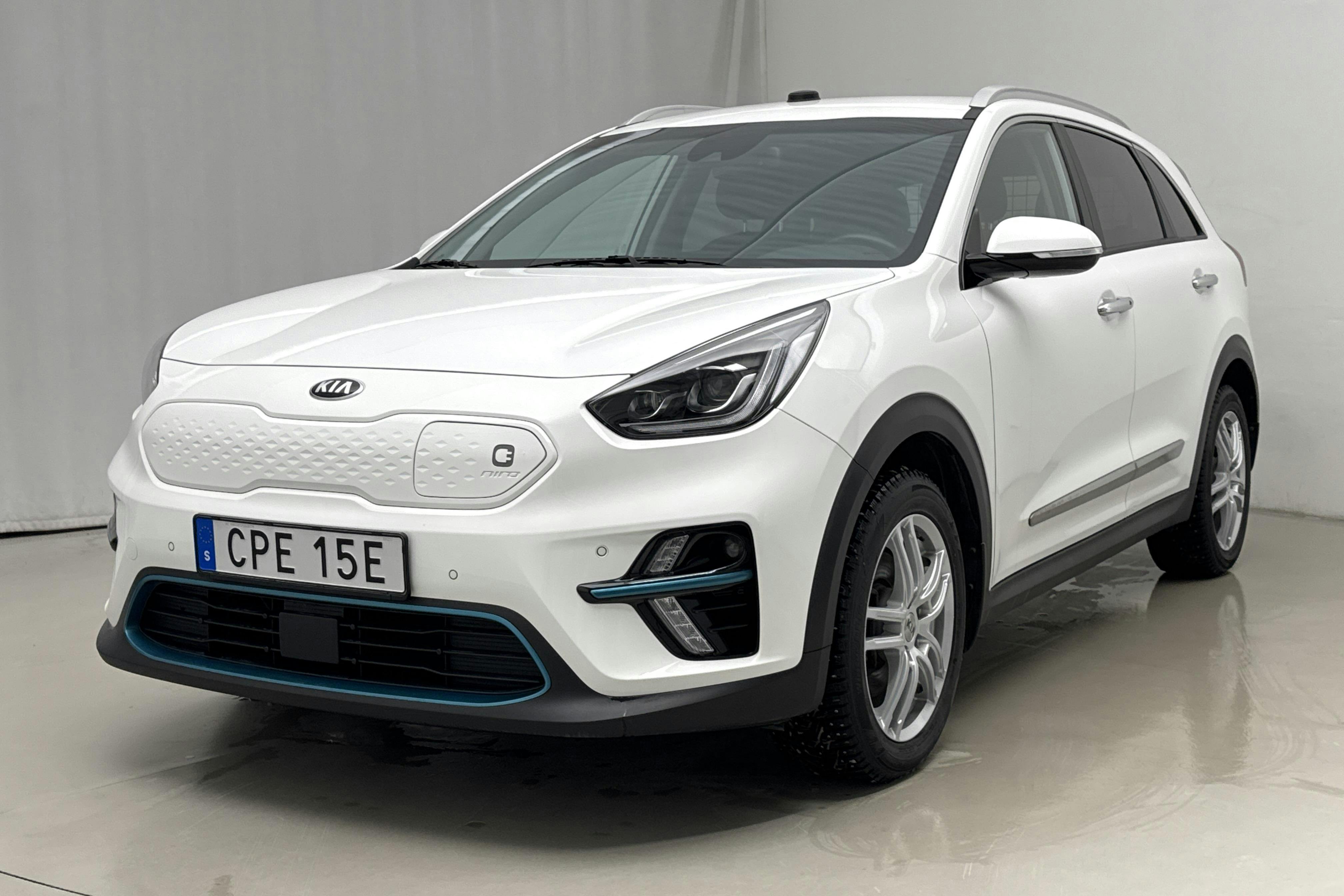 Zdjęcie prezentacyjne 1 z 24: KIA e-Niro 64kWh (204hk) - 27 290 km - Automatyczna - biały - 2020