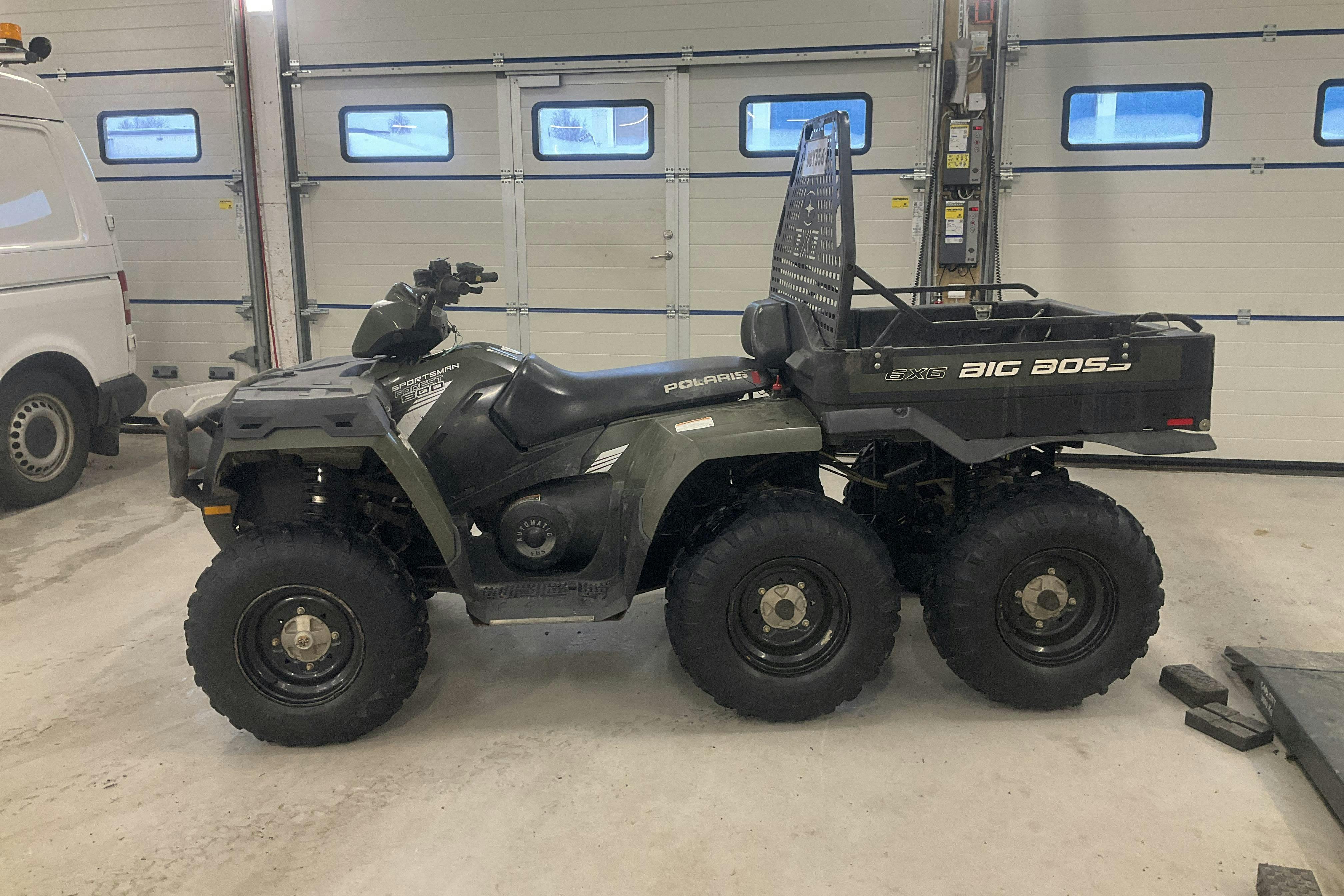 Zdjęcie prezentacyjne 1 z 20: POLARIS SPORTSMAN 6X6 SPORTSMAN FOREST 800 6X6 BIG BOSS ATV - 6 770 km - Automatyczna - zielony - 2014