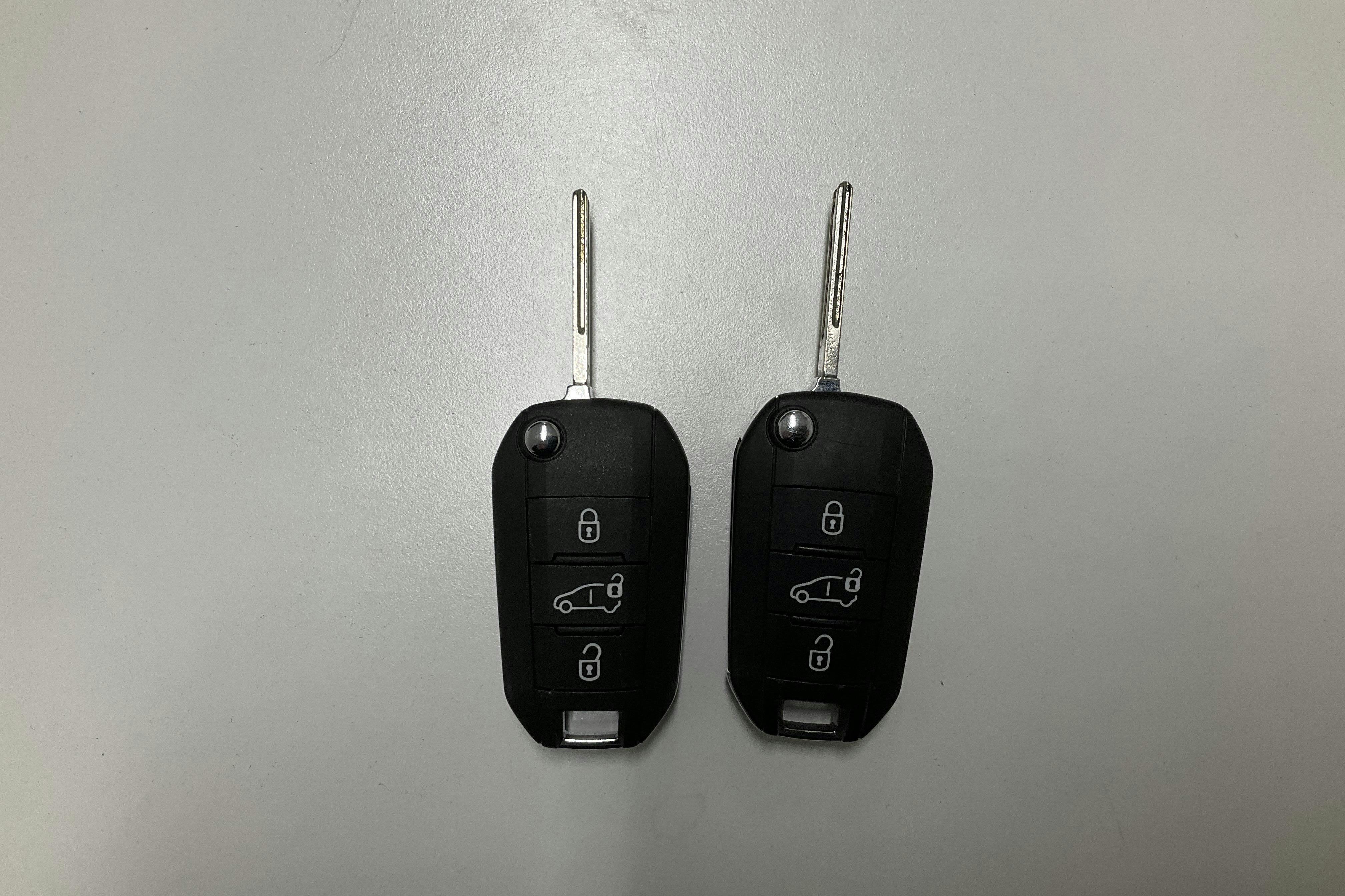 Presentation photo 17 of 17: Peugeot e-Expert Skåp 75kWh (136hk) - 35 360 km - Automatic - white - 2022