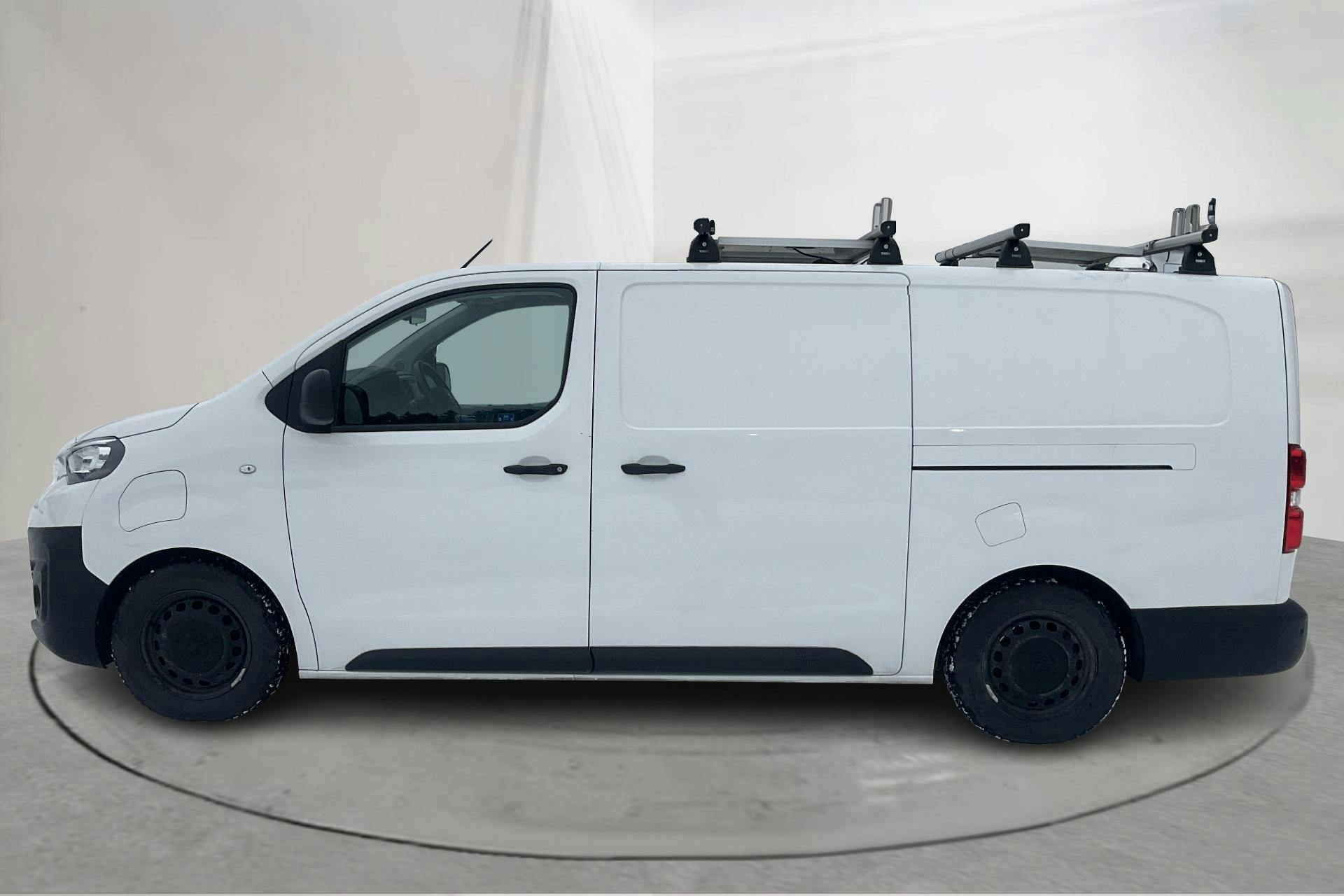 Presentation photo 2 of 17: Peugeot e-Expert Skåp 75kWh (136hk) - 35 360 km - Automatic - white - 2022