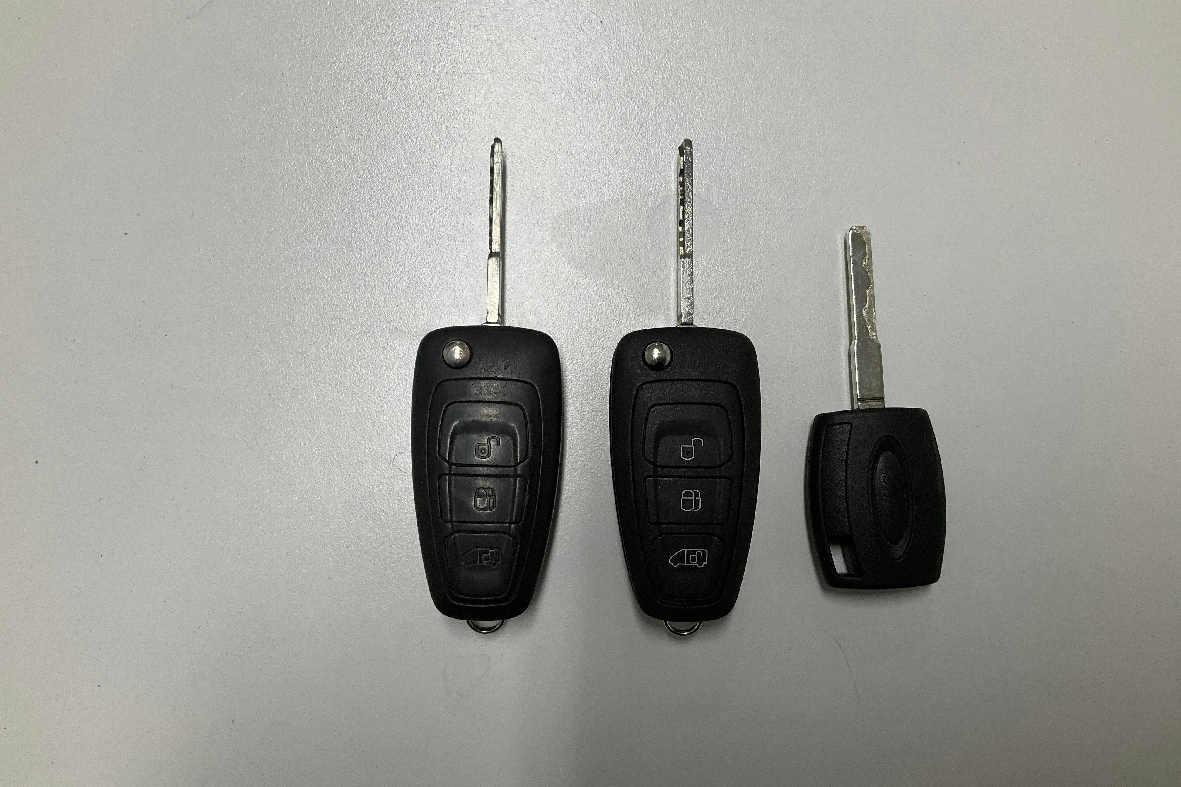 Presentationsfoto 14 av 14: Ford Transit Custom 300 (170hk) - 18 341 mil - Automat - röd - 2017