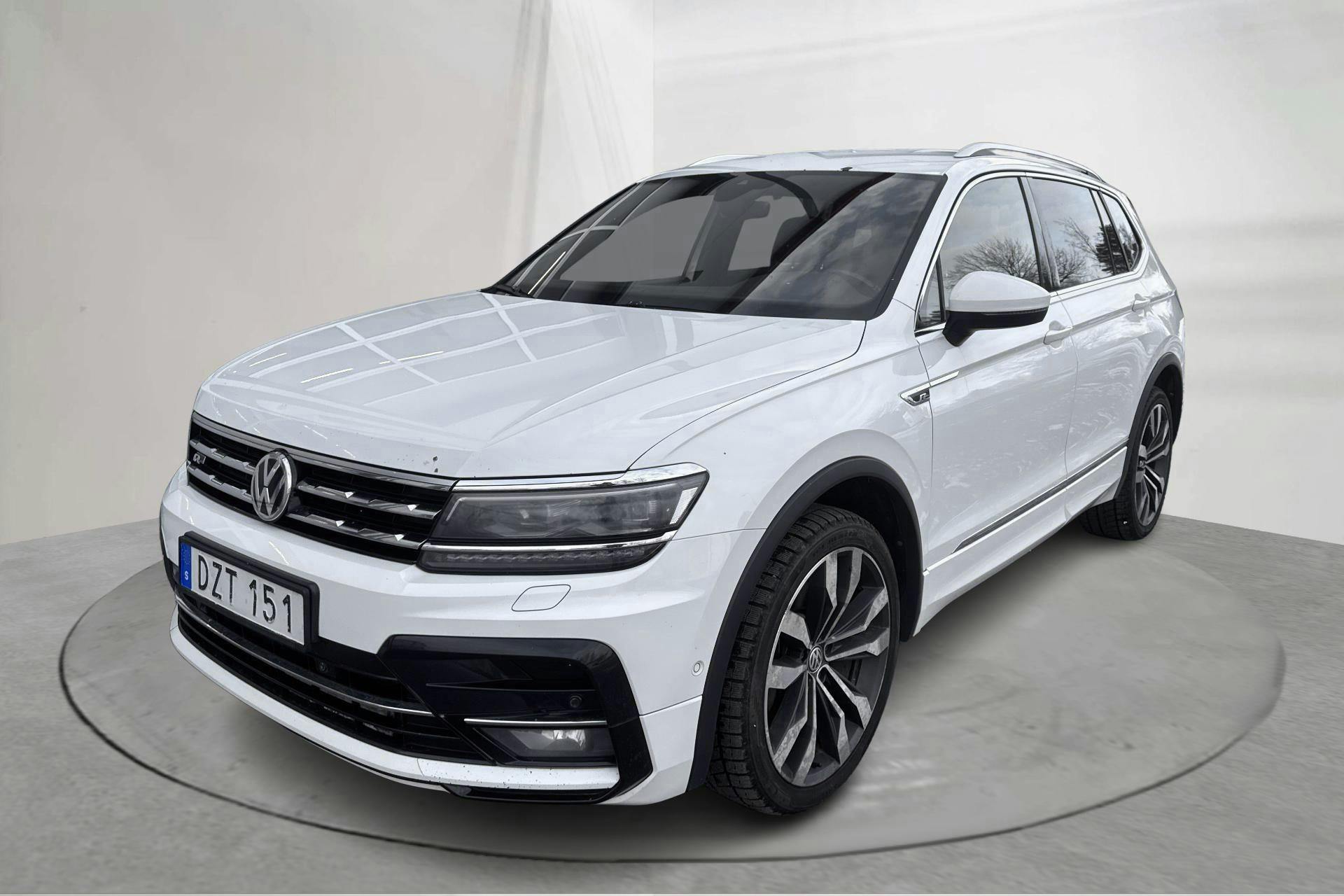 Presentation photo 1 of 17: VW Tiguan 2.0 TDI 4MOTION (240hk) - 283 930 km - Automatic - white - 2018