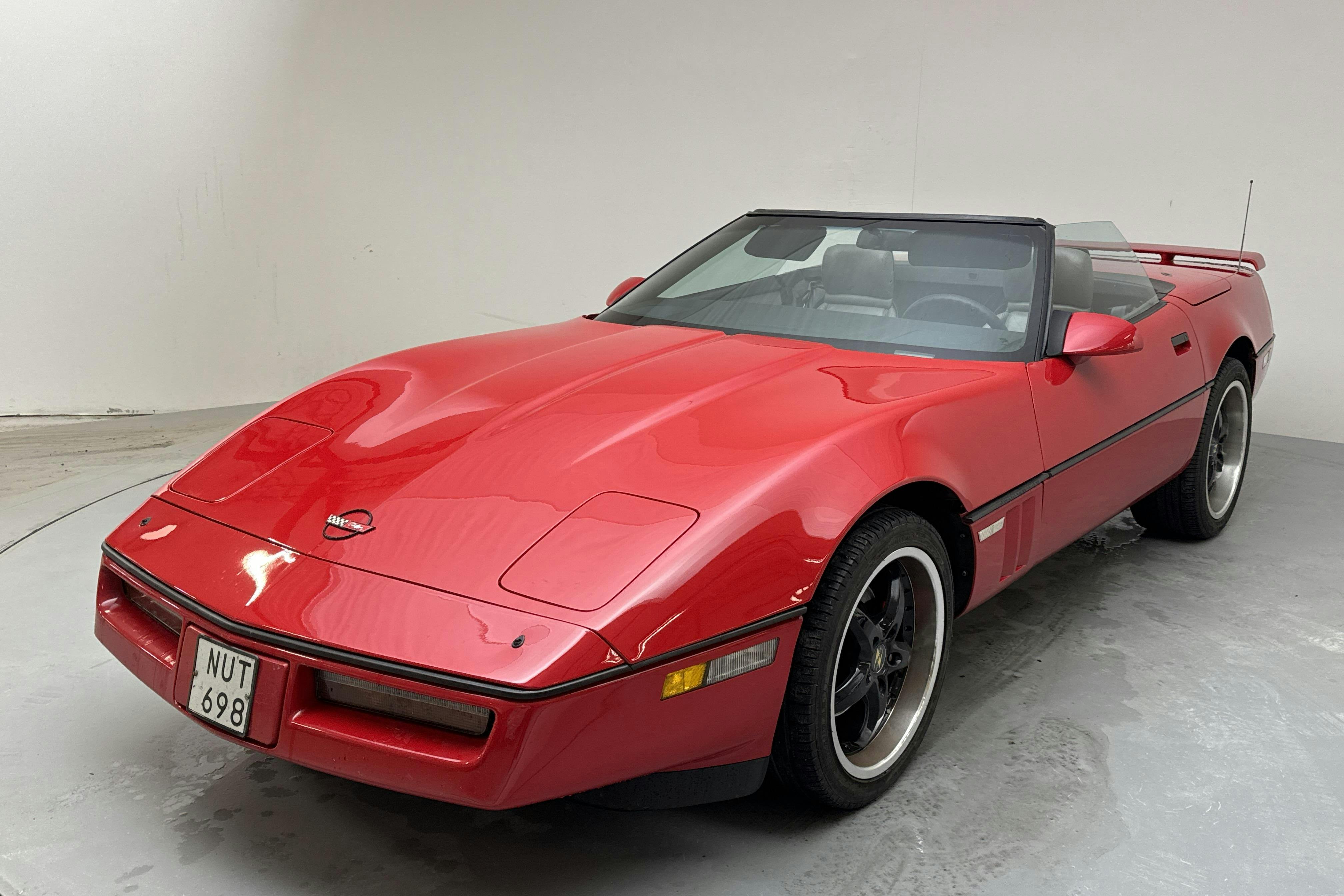 Presentationsfoto 1 av 14: Chevrolet Corvette Cabriolet 5.7 V8 (243hk) - 9 399 mil - Automat - röd - 1989