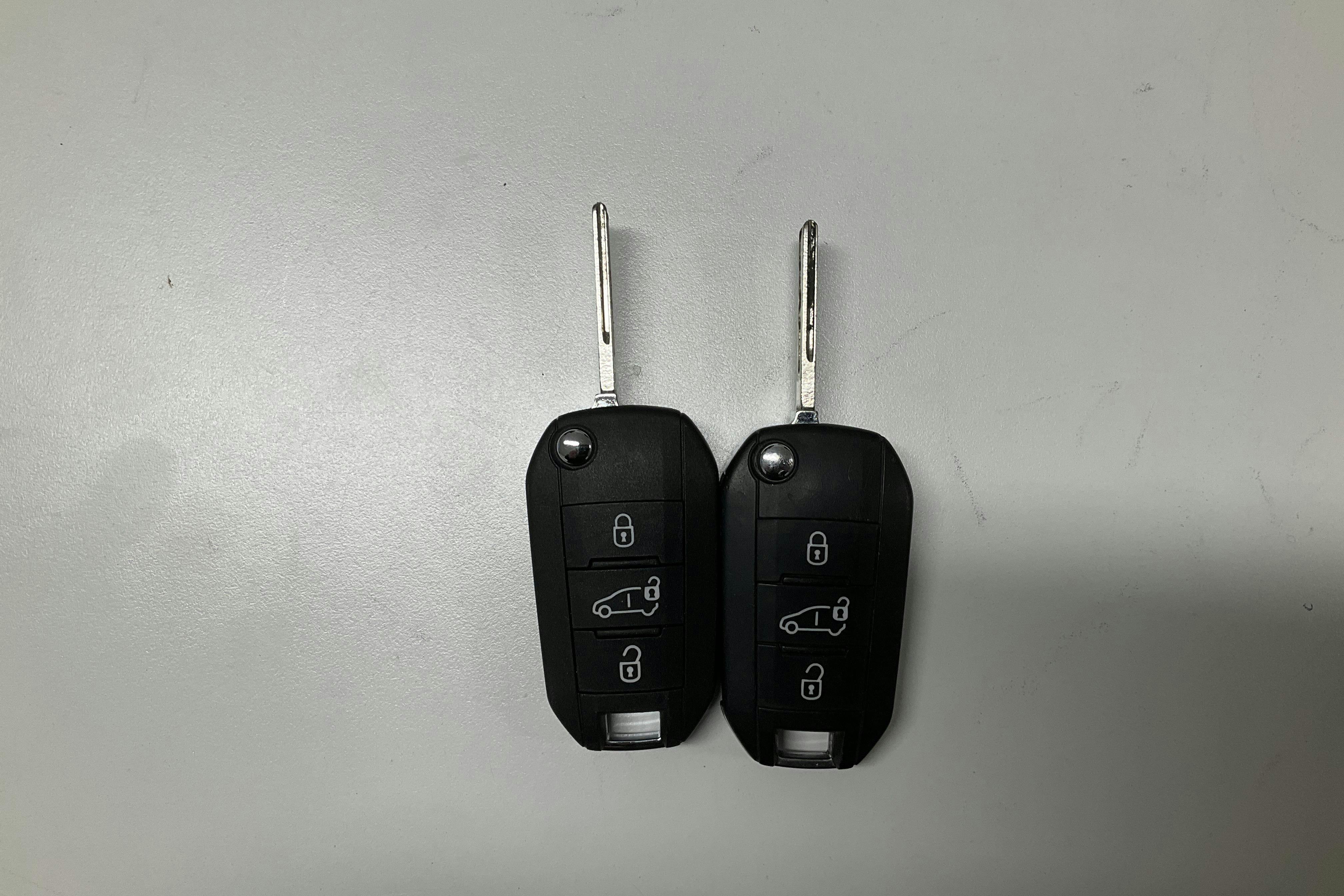 Presentation photo 17 of 17: Peugeot e-Expert Skåp 75kWh (136hk) - 18 750 km - Automatic - white - 2022