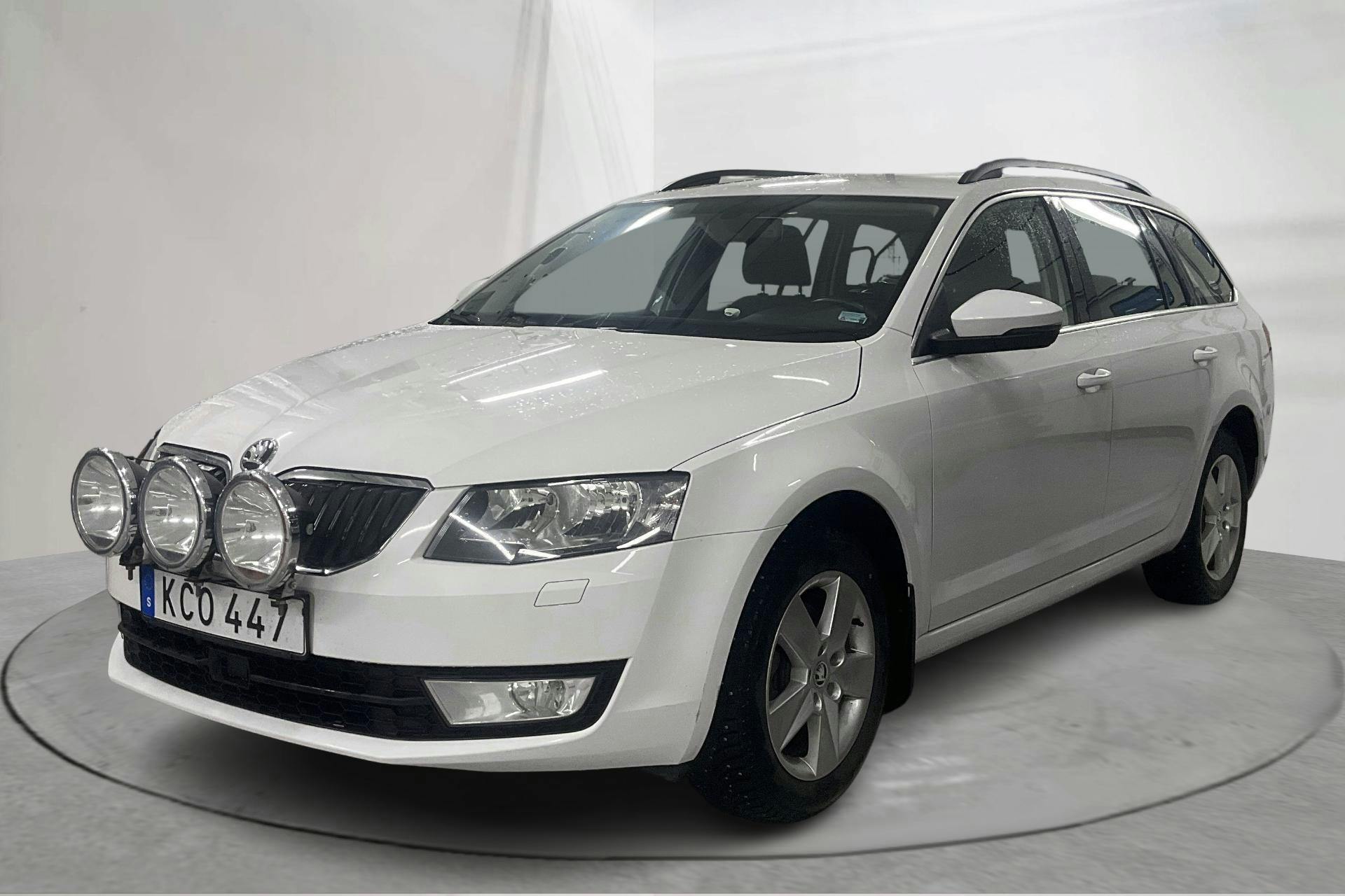 Præsentationsfoto 1 af 19: Skoda Octavia III 1.6 TDI Combi 4X4 (110hk) - 106 550 kilometer - Manuel - Hvid - 2016