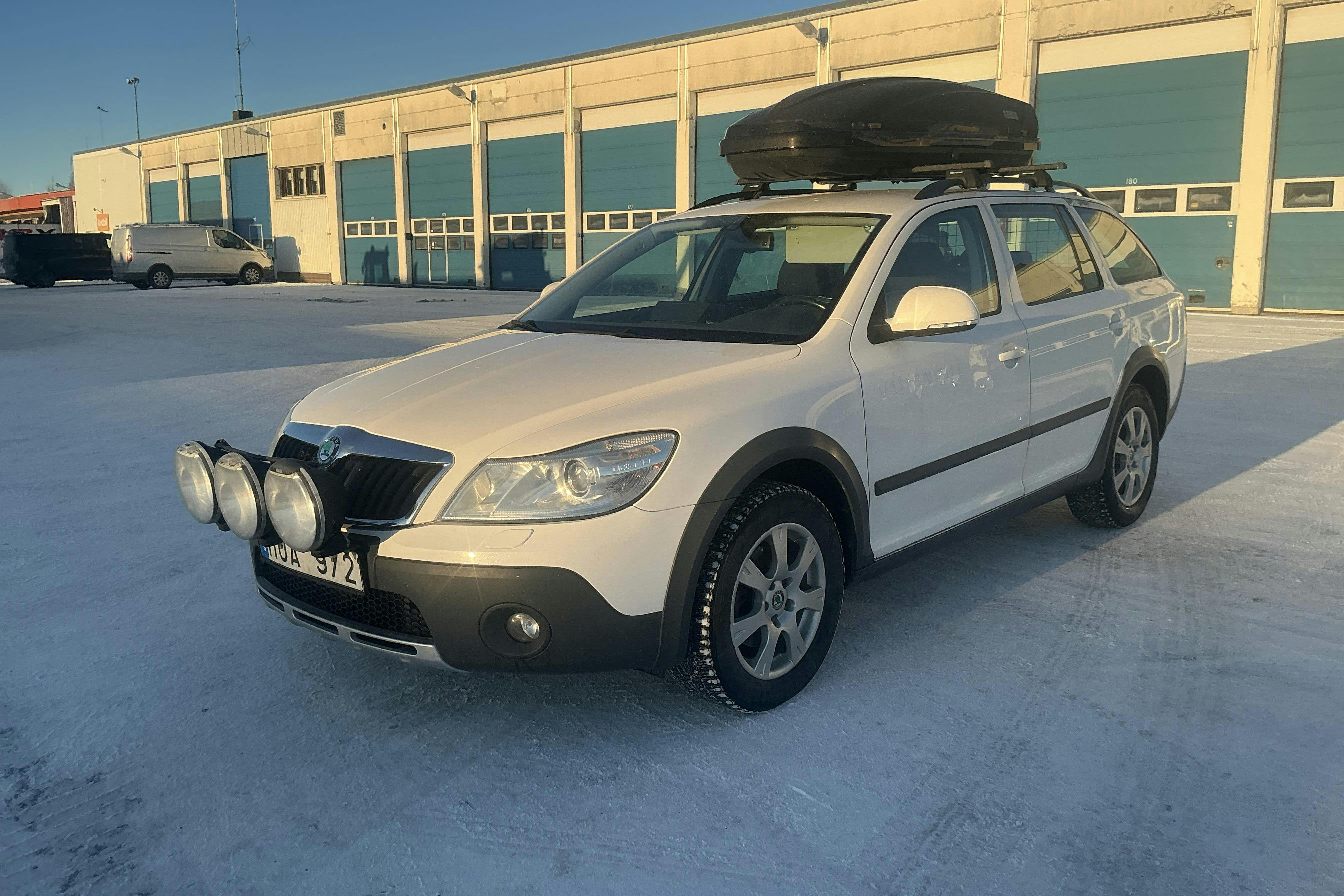 Presentation photo 1 of 15: Skoda Octavia Scout II 2.0 TDI 4X4 (140hk) - 164 180 km - Manual - white - 2013
