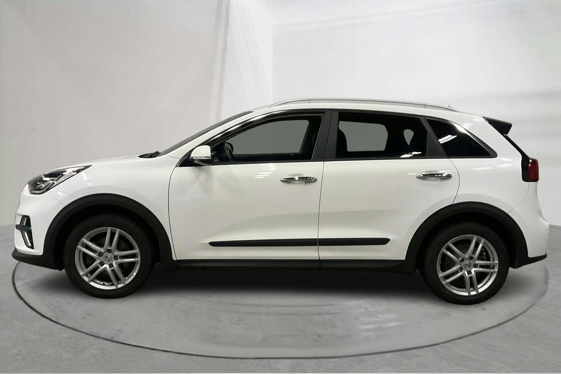 Zdjęcie prezentacyjne 2 z 19: KIA e-Niro 64kWh (204hk) - 45 930 km - Automatyczna - biały - 2019