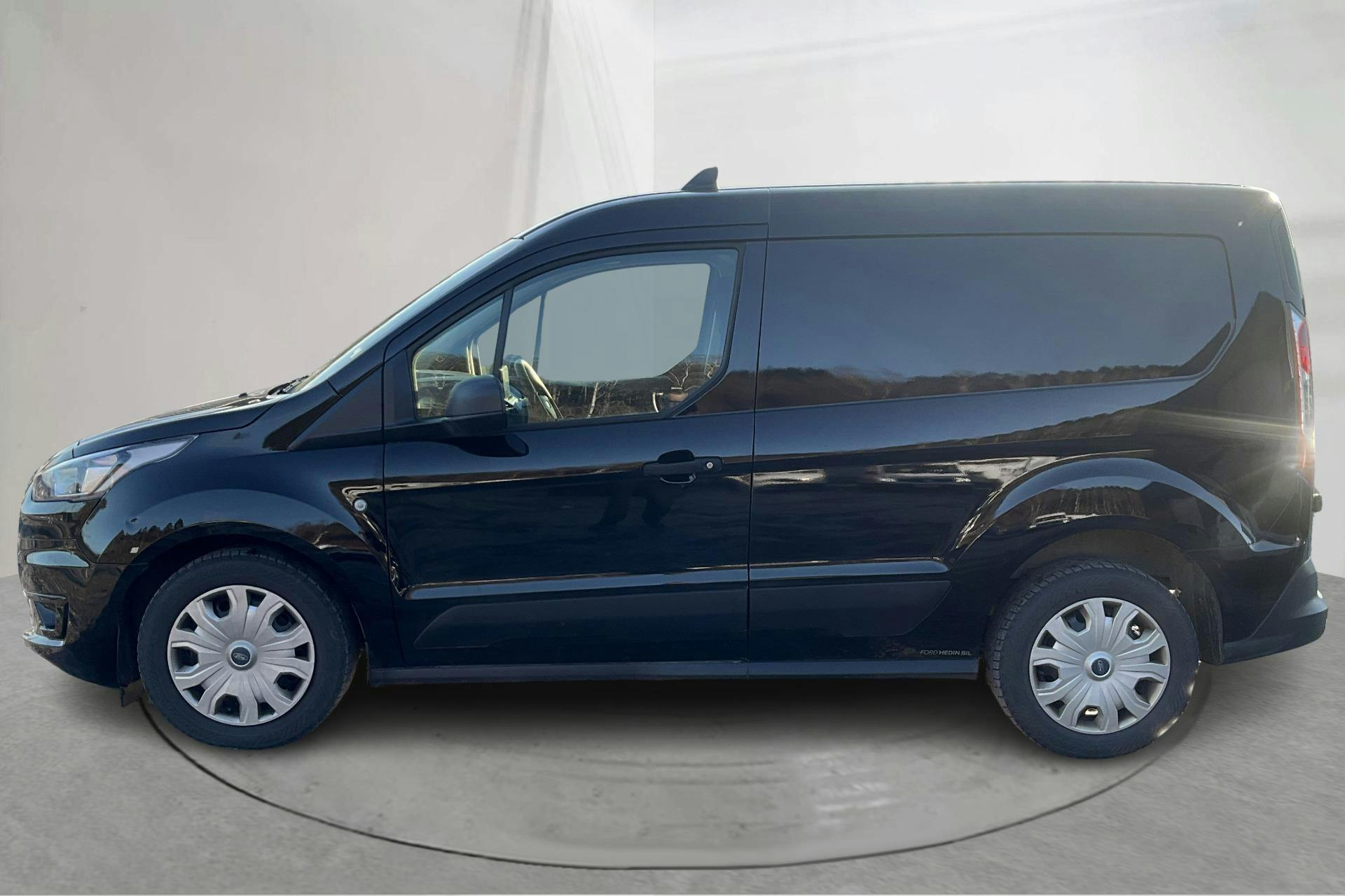 Præsentationsfoto 2 af 13: Ford Transit Connect 1.0T Ecoboost E85 (100hk) - 68 320 kilometer - Manuel - Sort - 2023