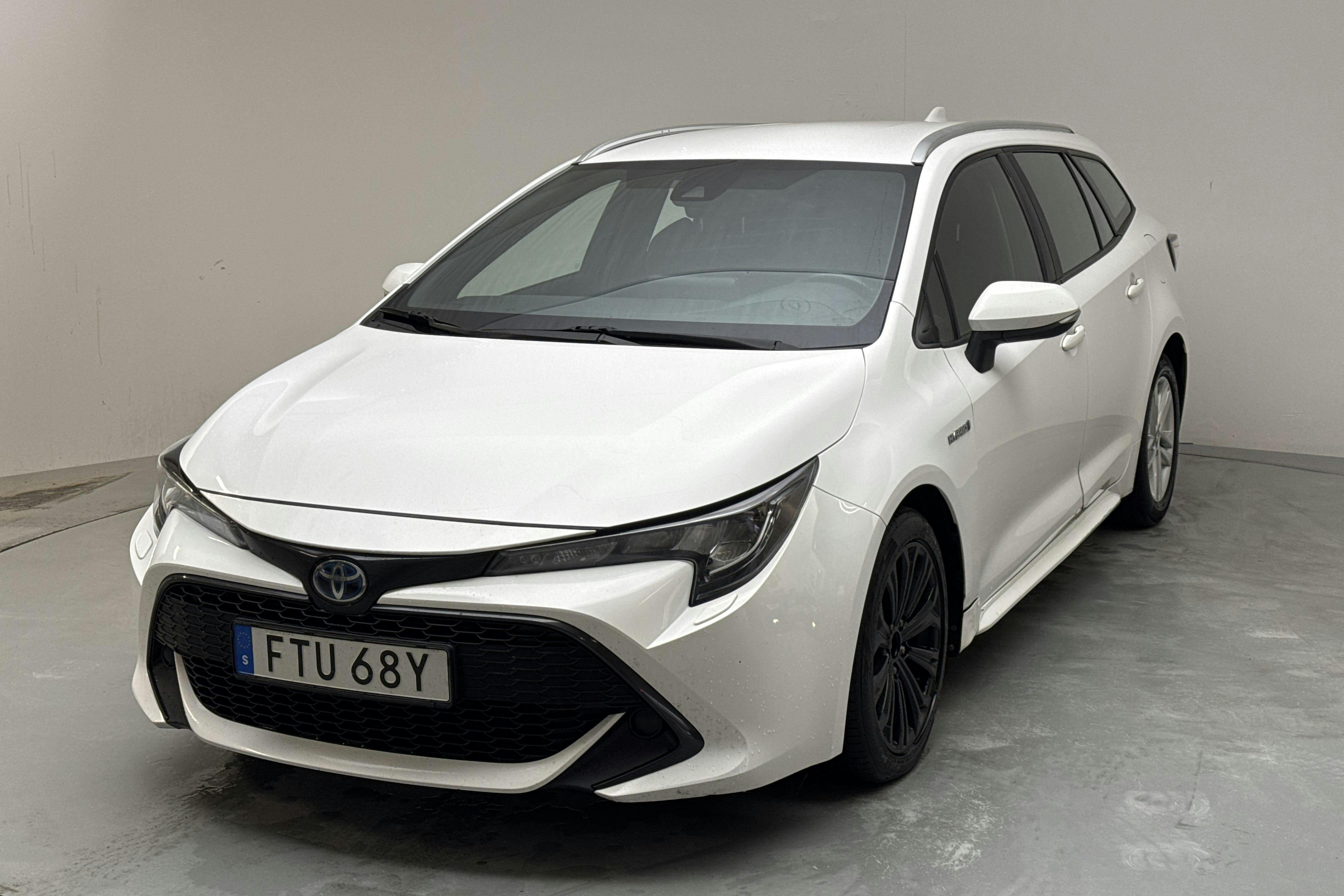 Presentation photo 1 of 12: Toyota Corolla 1.8 Hybrid Touring Sports (122hk) - 145 500 km - Automatic - white - 2021