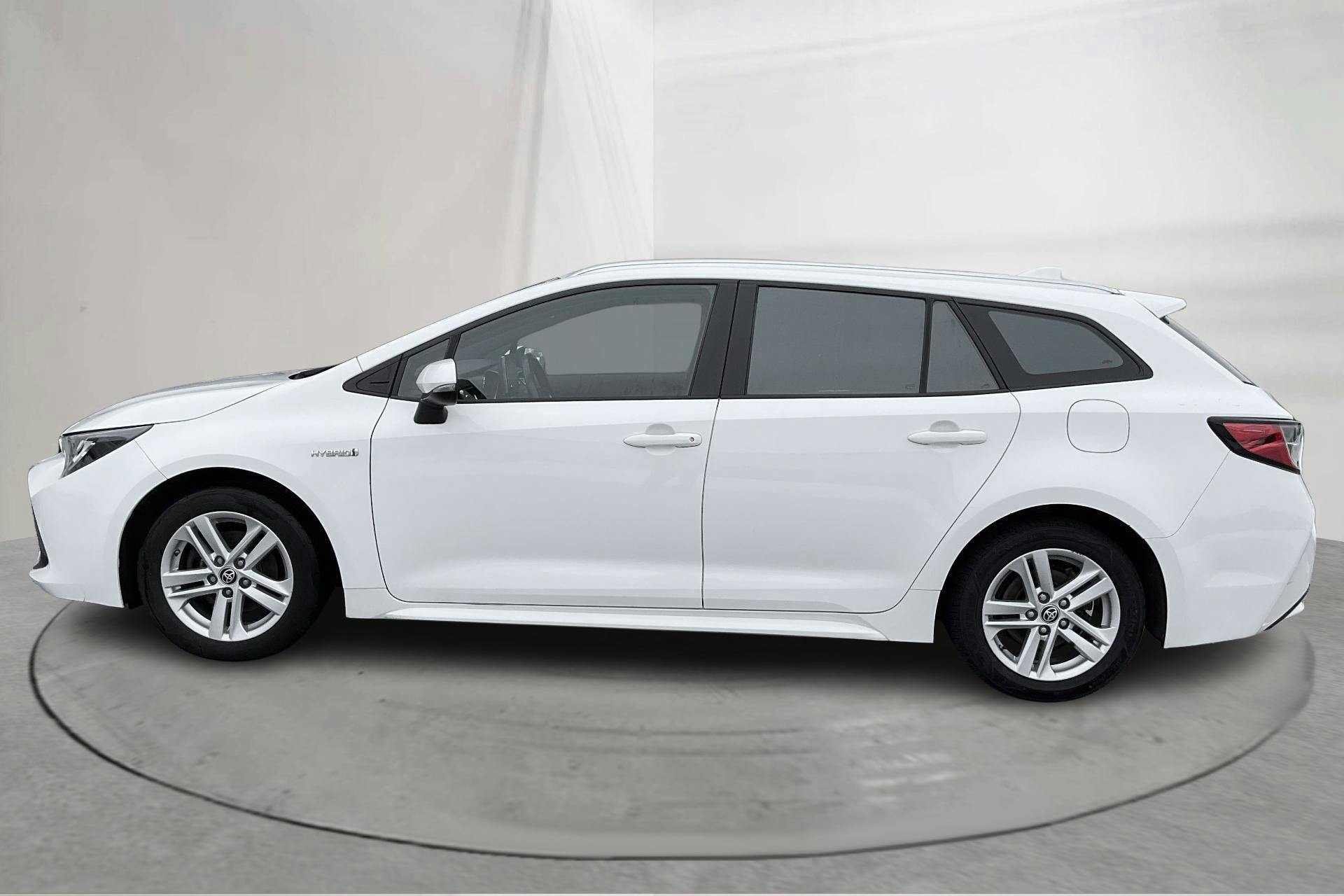 Presentation photo 2 of 13: Toyota Corolla 1.8 Hybrid Touring Sports (122hk) - 160 140 km - Automatic - white - 2021