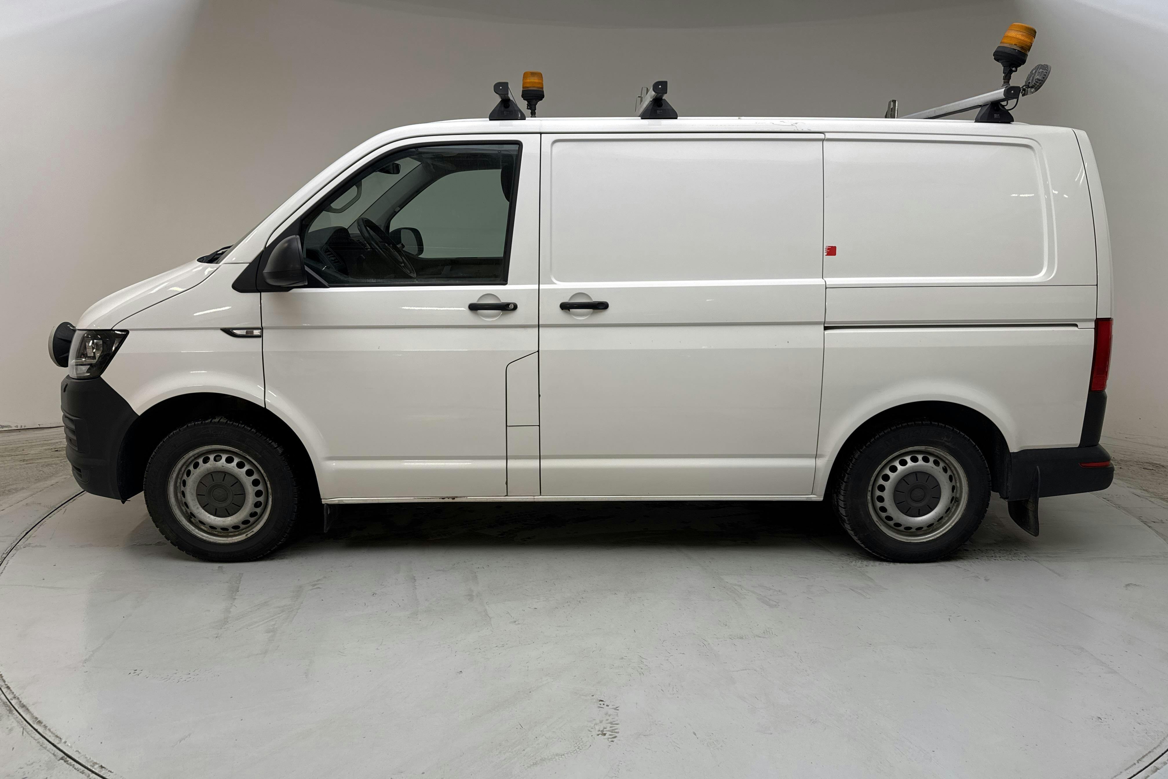 Præsentationsfoto 2 af 13: VW Transporter T6 2.0 TDI BMT Skåp 4MOTION (150hk) - 224 490 kilometer - Manuel - Hvid - 2018