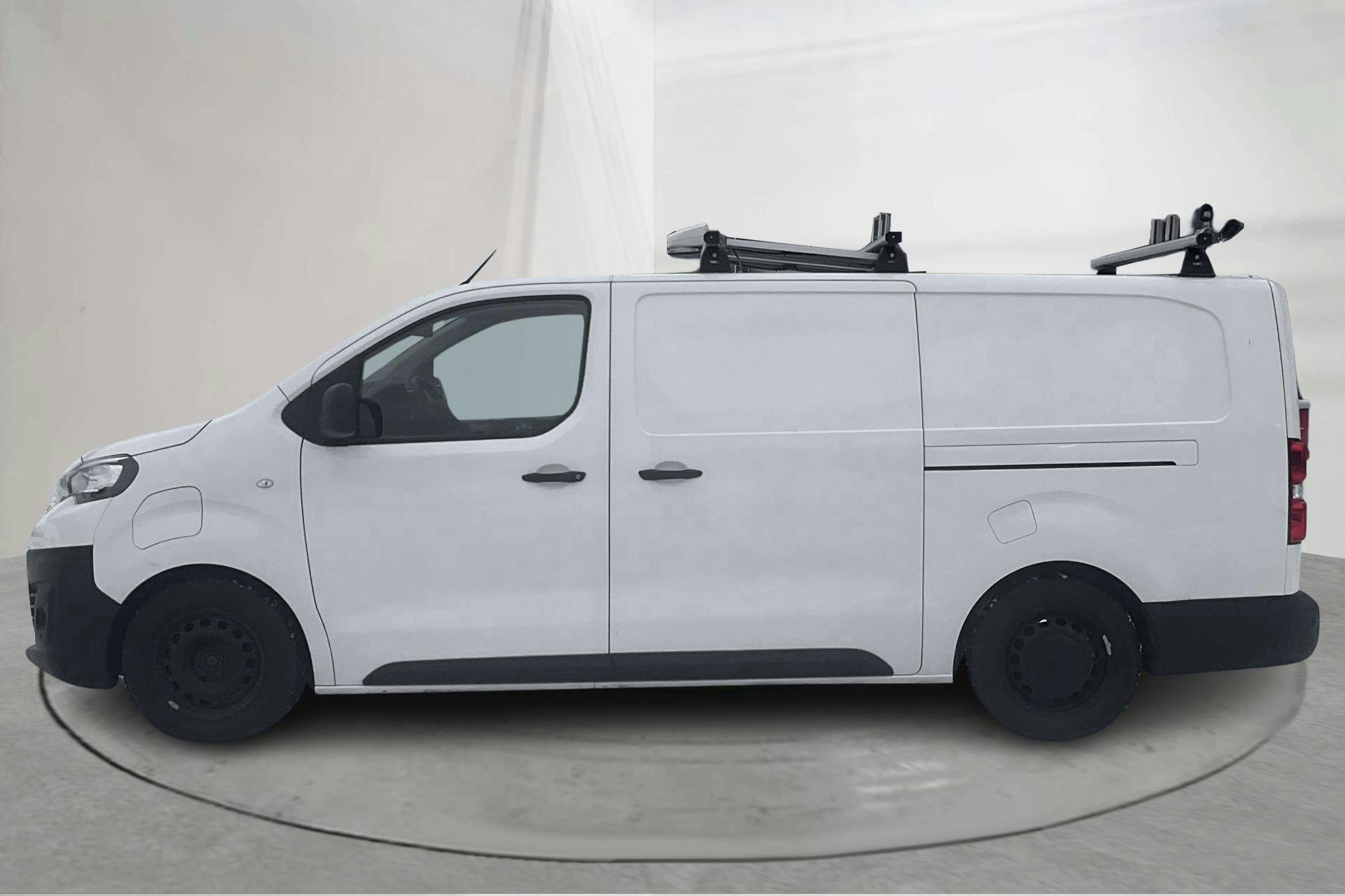 Præsentationsfoto 2 af 15: Peugeot e-Expert Skåp 75kWh (136hk) - 32 150 kilometer - Salgsautomat - Hvid - 2022