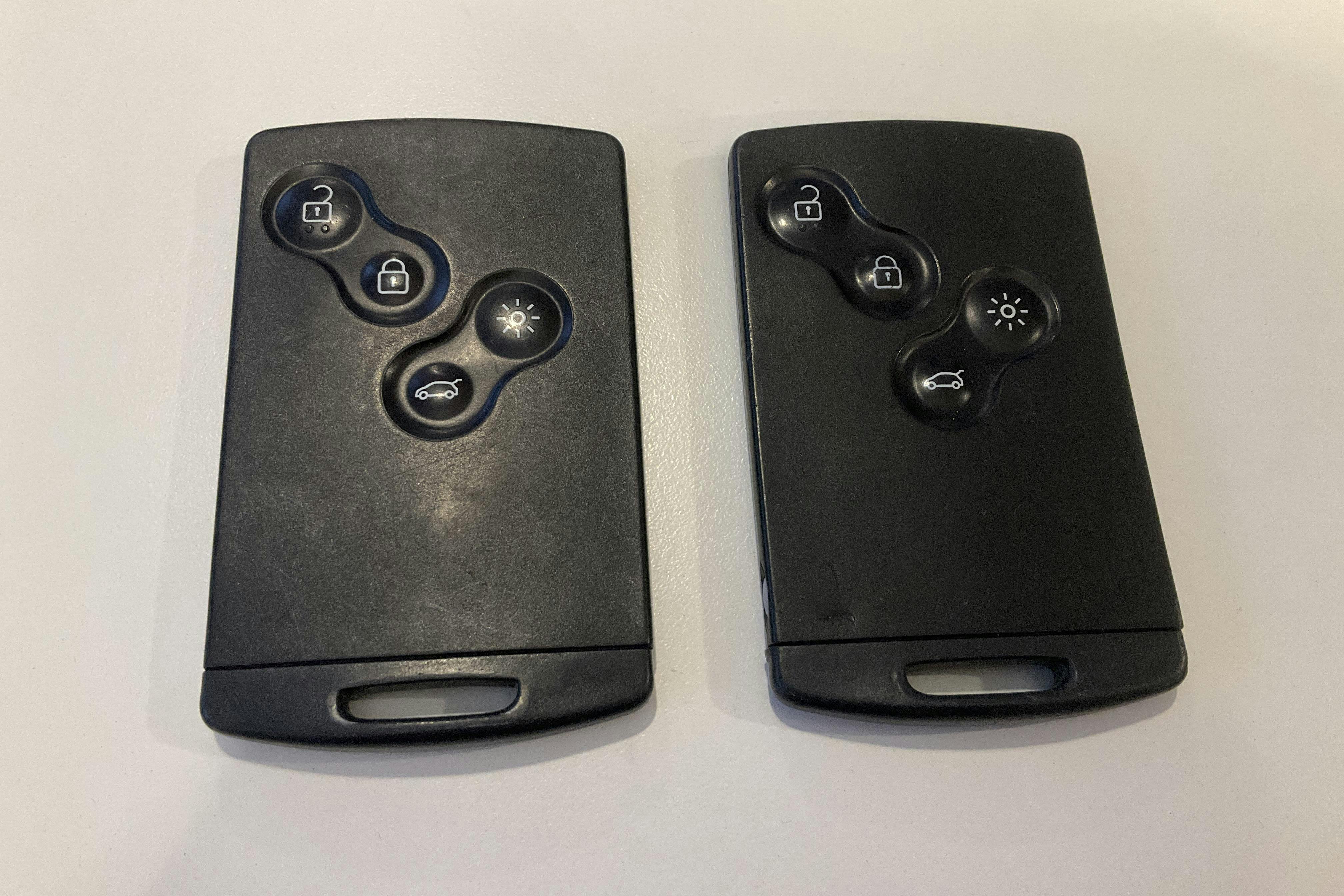 Præsentationsfoto 14 af 14: Renault Clio IV 0.9 TCe 90 5dr (90hk) - 90 730 kilometer - Manuel - Sort - 2013