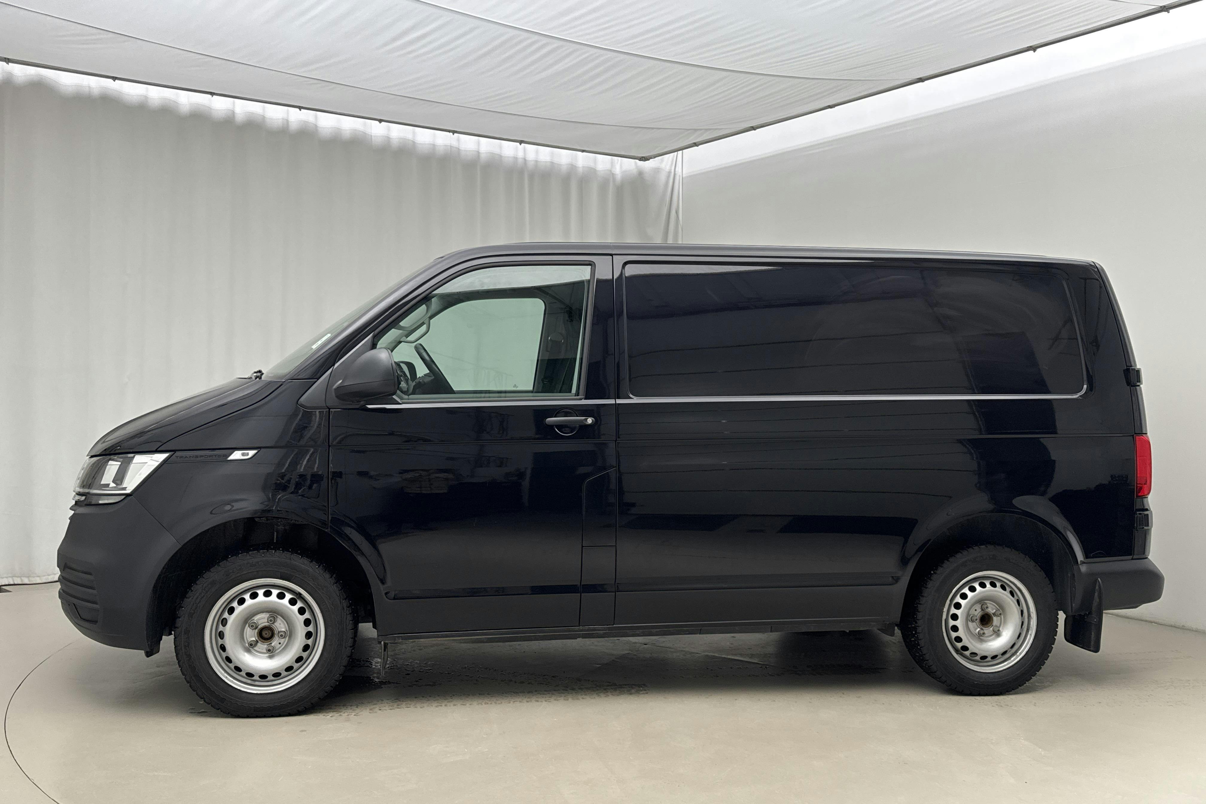Esitlusfoto 2 aadressil 14: VW Transporter T6.1 Skåp TDI (150hk) - 47 190 km - Automaatne - must - 2024
