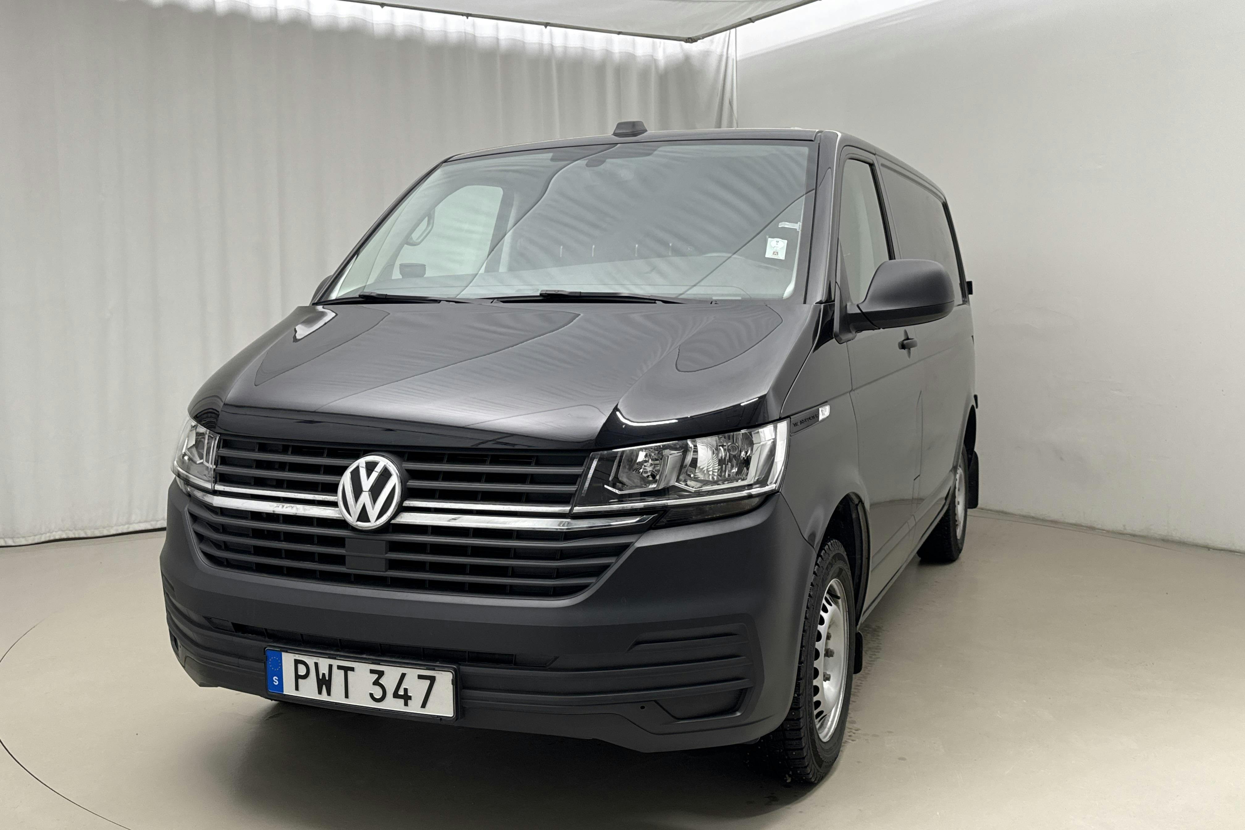 Esitlusfoto 1 aadressil 14: VW Transporter T6.1 Skåp TDI (150hk) - 47 190 km - Automaatne - must - 2024