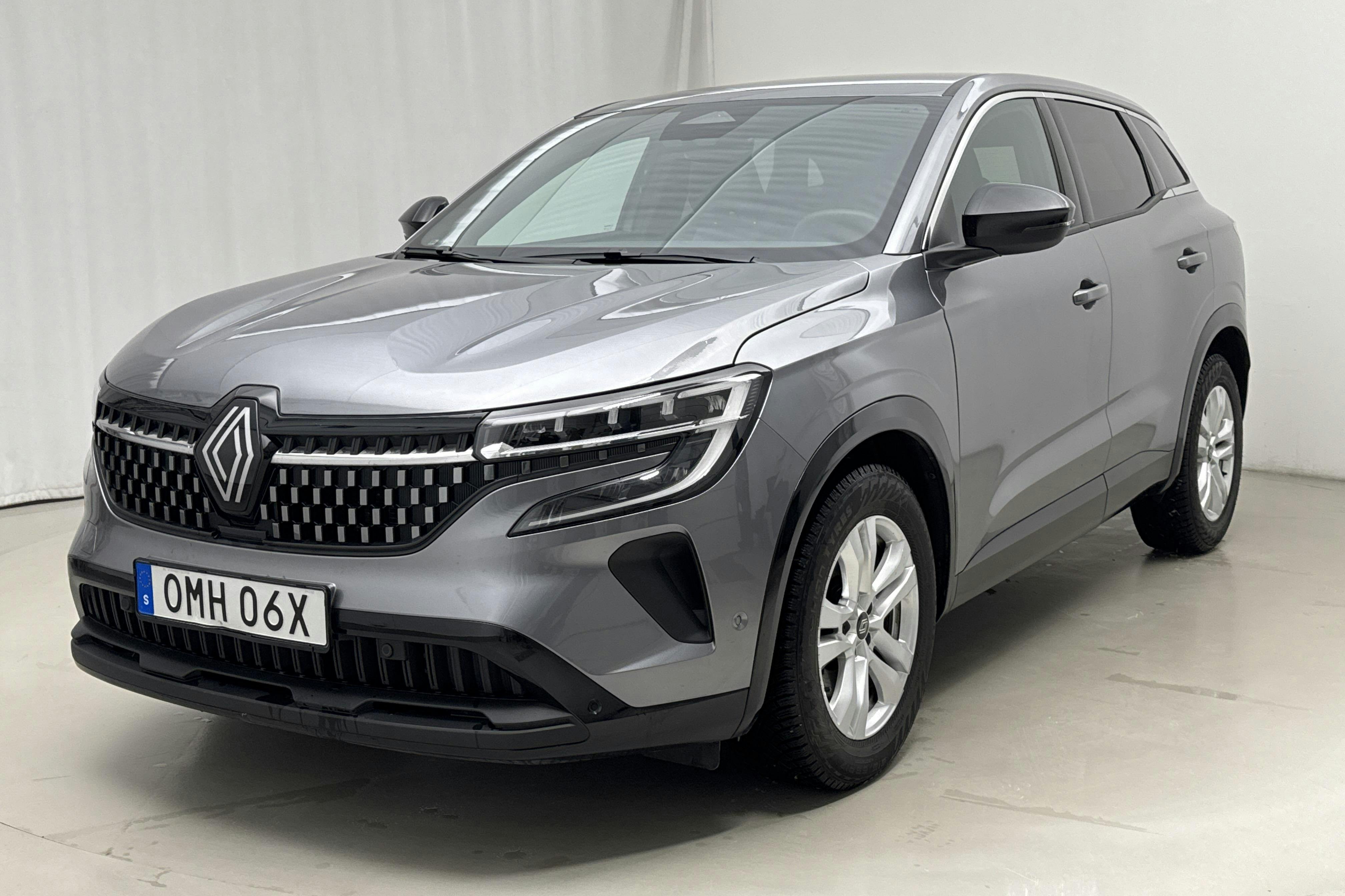 Presentationsfoto 1 av 15: Renault Austral 1.2 E-Tech MHEV (200hk) - 1 781 mil - Automat - grå - 2024
