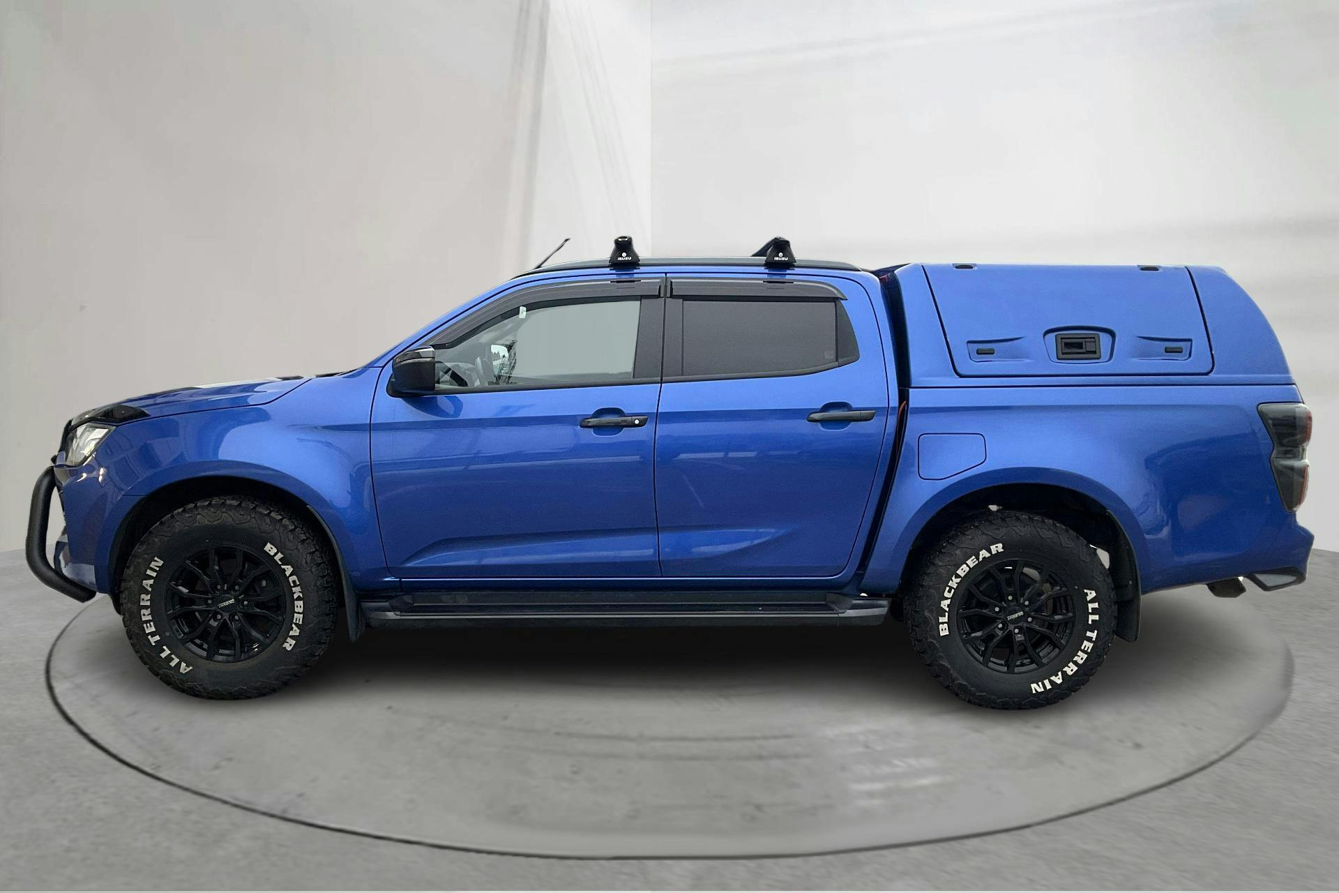 Präsentationsfoto 2 von 14: Isuzu D-MAX 1.9 DDI 4WD (164hk) - 61 230 Kilometer - Verkaufsautomat - Blaue Farbe - 2023