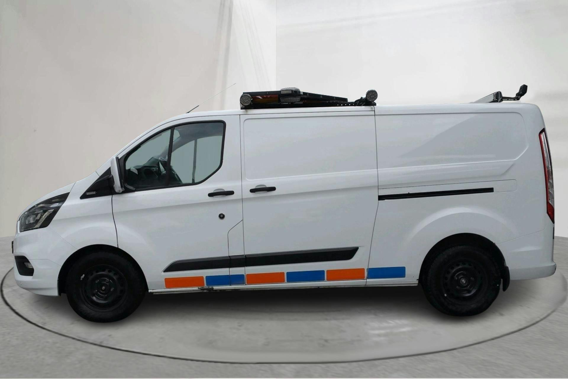 Presentationsfoto 2 av 18: Ford Transit Custom 2.0 TDCi 2WD Skåp (130hk) - 32 859 mil - Automat - vit - 2020