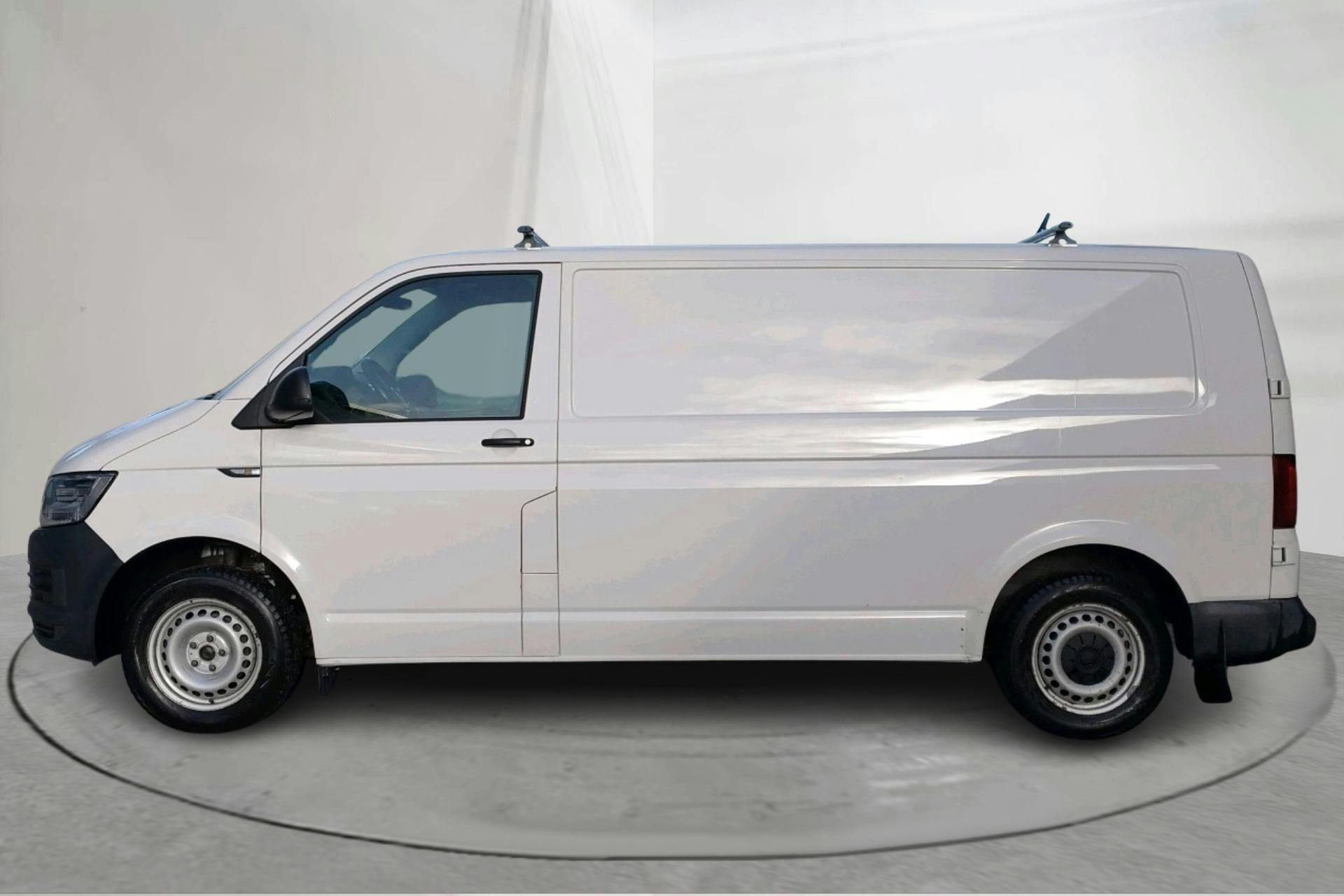 Presentationsfoto 2 av 13: VW Transporter T6 2.0 TDI BMT Skåp (150hk) - 26 592 mil - Manuell - vit - 2018