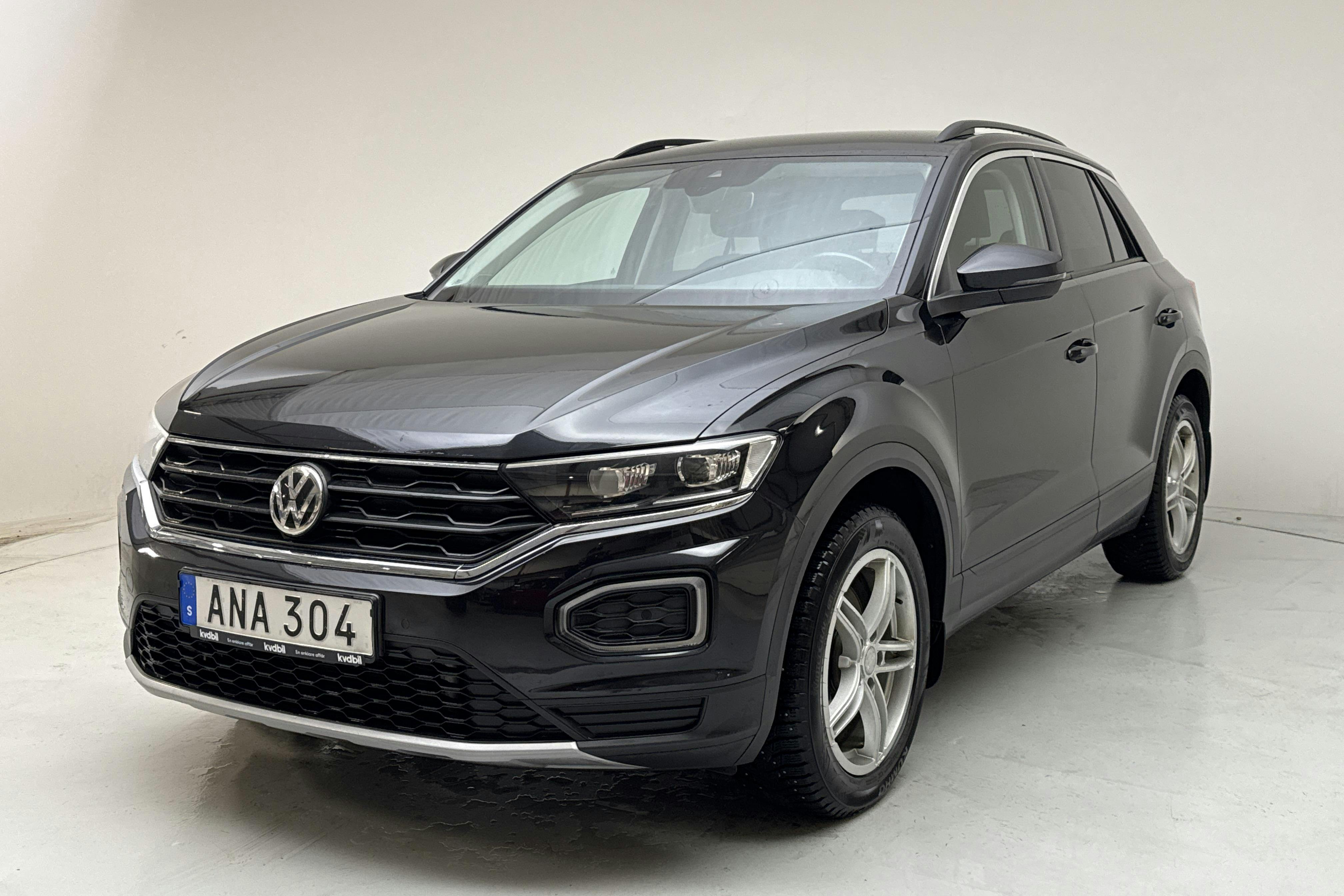 Presentationsfoto 1 av 12: VW T-Roc 2.0 TSI 4MOTION (190hk) - 9 404 mil - Automat - svart - 2018