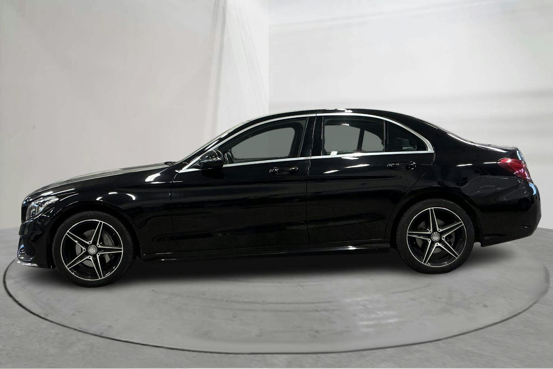 Presentationsfoto 2 av 16: Mercedes C 220 d 4MATIC W205 (170hk) - 16 343 mil - Automat - svart - 2016