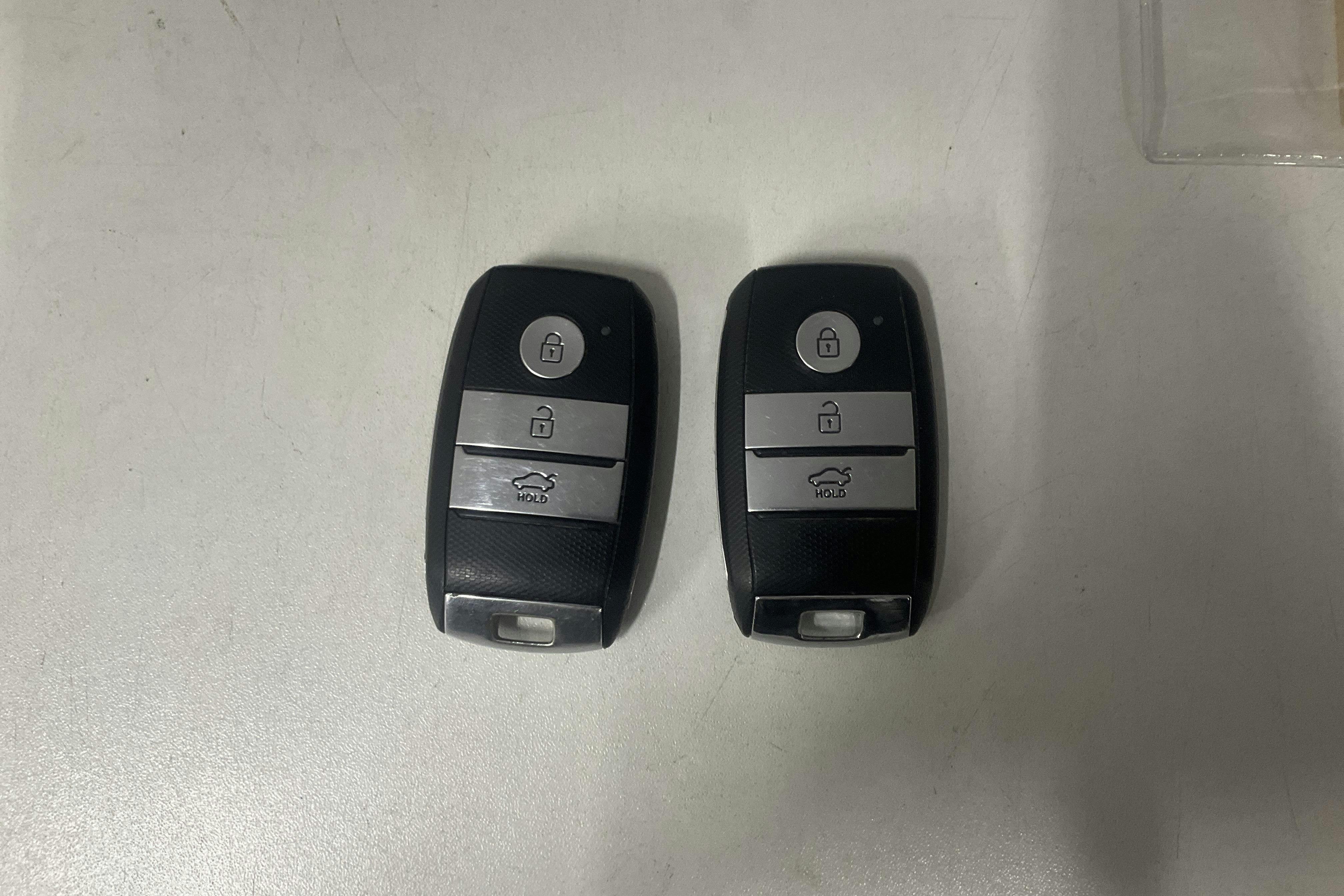 Presentationsfoto 18 av 18: KIA Optima 2.0 GDi Plug-in Hybrid SW (205hk) - 23 798 mil - Automat - vit - 2018