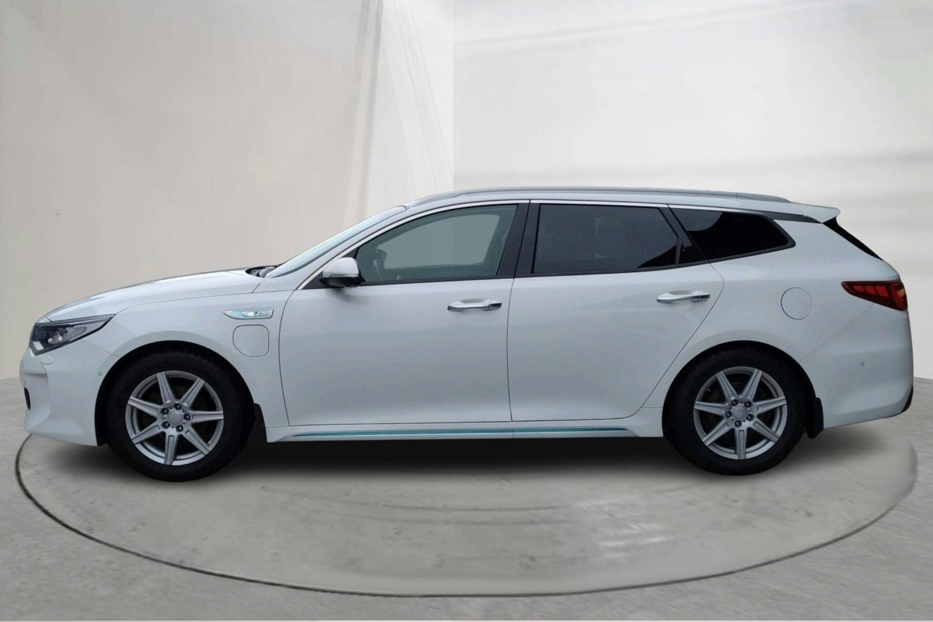 Presentationsfoto 2 av 18: KIA Optima 2.0 GDi Plug-in Hybrid SW (205hk) - 23 798 mil - Automat - vit - 2018