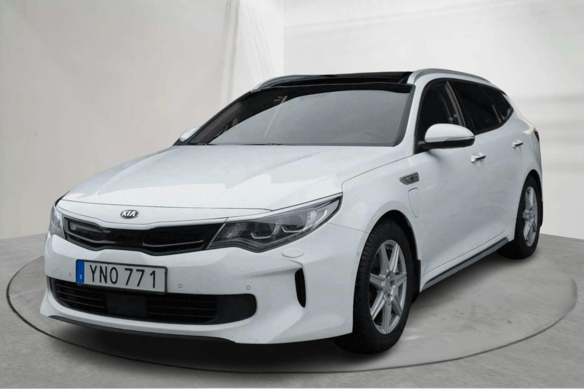 Presentationsfoto 1 av 18: KIA Optima 2.0 GDi Plug-in Hybrid SW (205hk) - 23 798 mil - Automat - vit - 2018