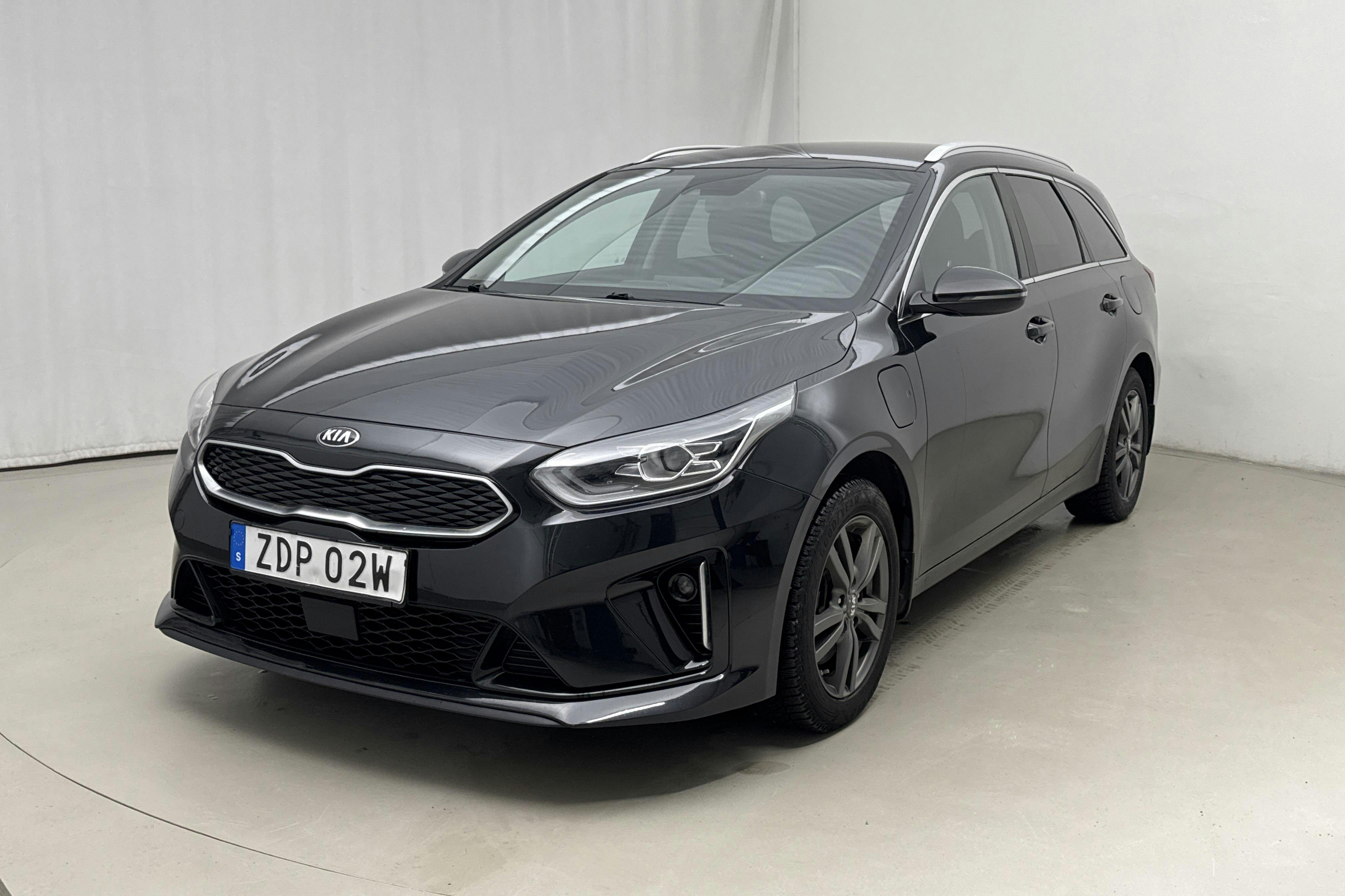 Presentation photo 1 of 17: KIA Ceed 1.6 Plug-in Hybrid SW (141hk) - 103 810 km - Automatic - black - 2021