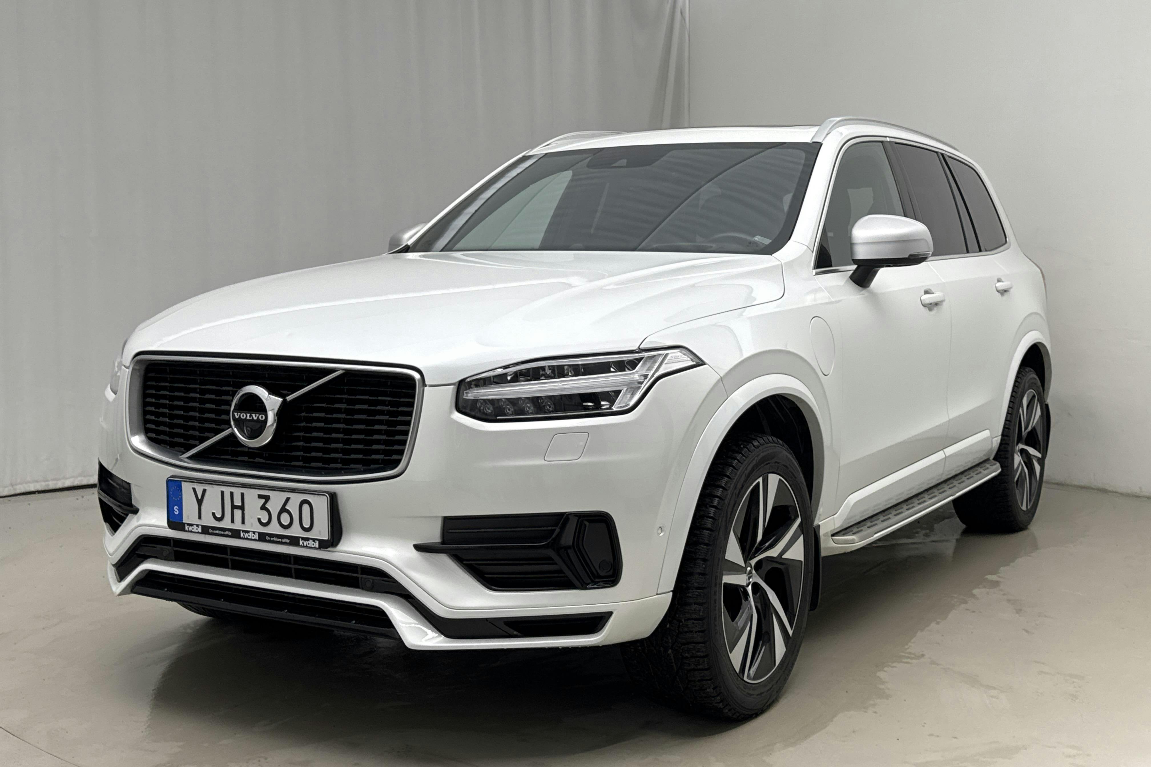 Presentationsfoto 1 av 31: Volvo XC90 T8 AWD Twin Engine (400hk) - 10 616 mil - Automat - vit - 2017