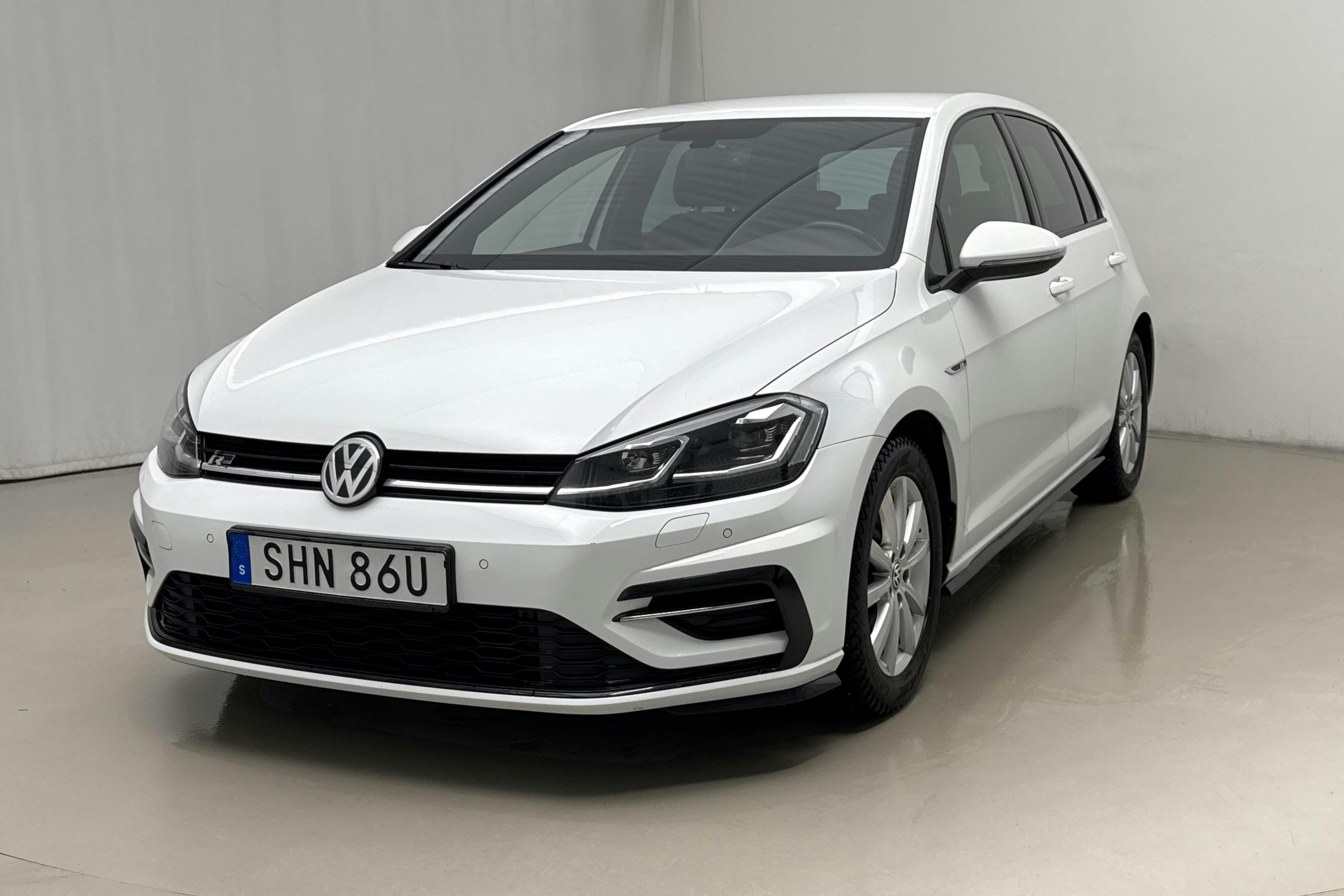 Zdjęcie prezentacyjne 1 z 16: VW Golf VII 1.5 TSI 5dr (150hk) - 83 390 km - Automatyczna - biały - 2020