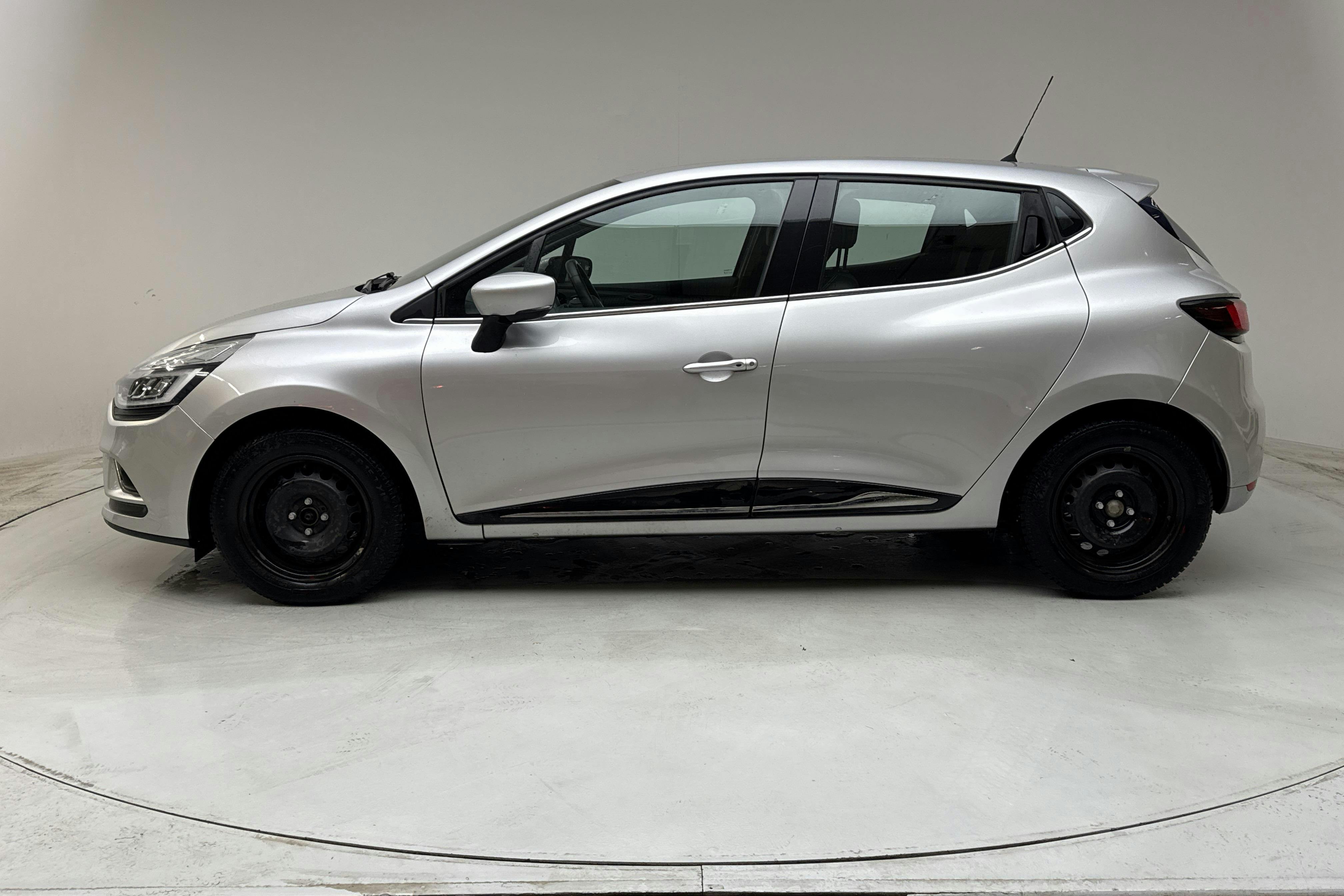 Præsentationsfoto 2 af 15: Renault Clio IV 0.9 TCe 90 5dr (90hk) - 108 220 kilometer - Manuel - Sølv - 2019