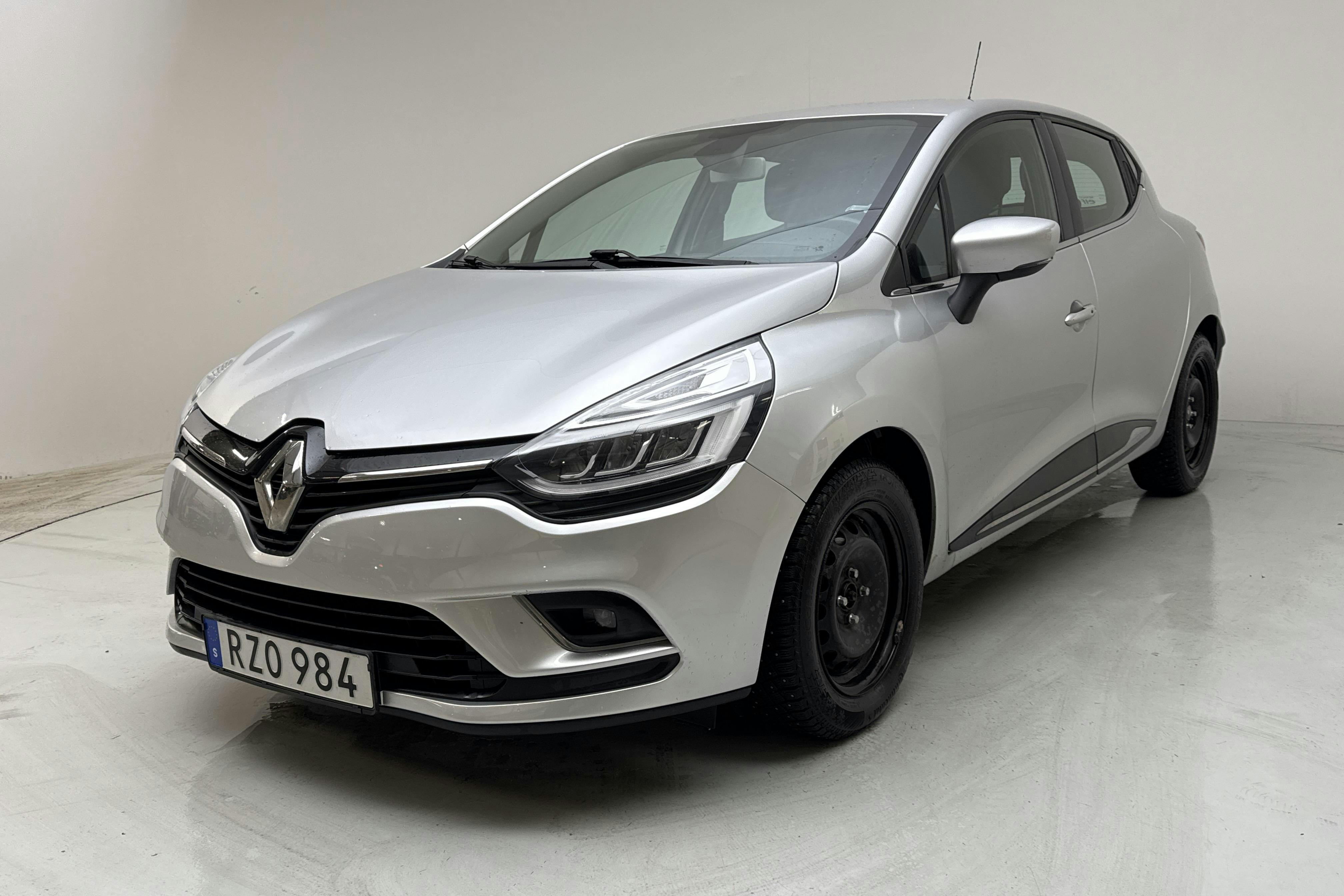Præsentationsfoto 1 af 15: Renault Clio IV 0.9 TCe 90 5dr (90hk) - 108 220 kilometer - Manuel - Sølv - 2019