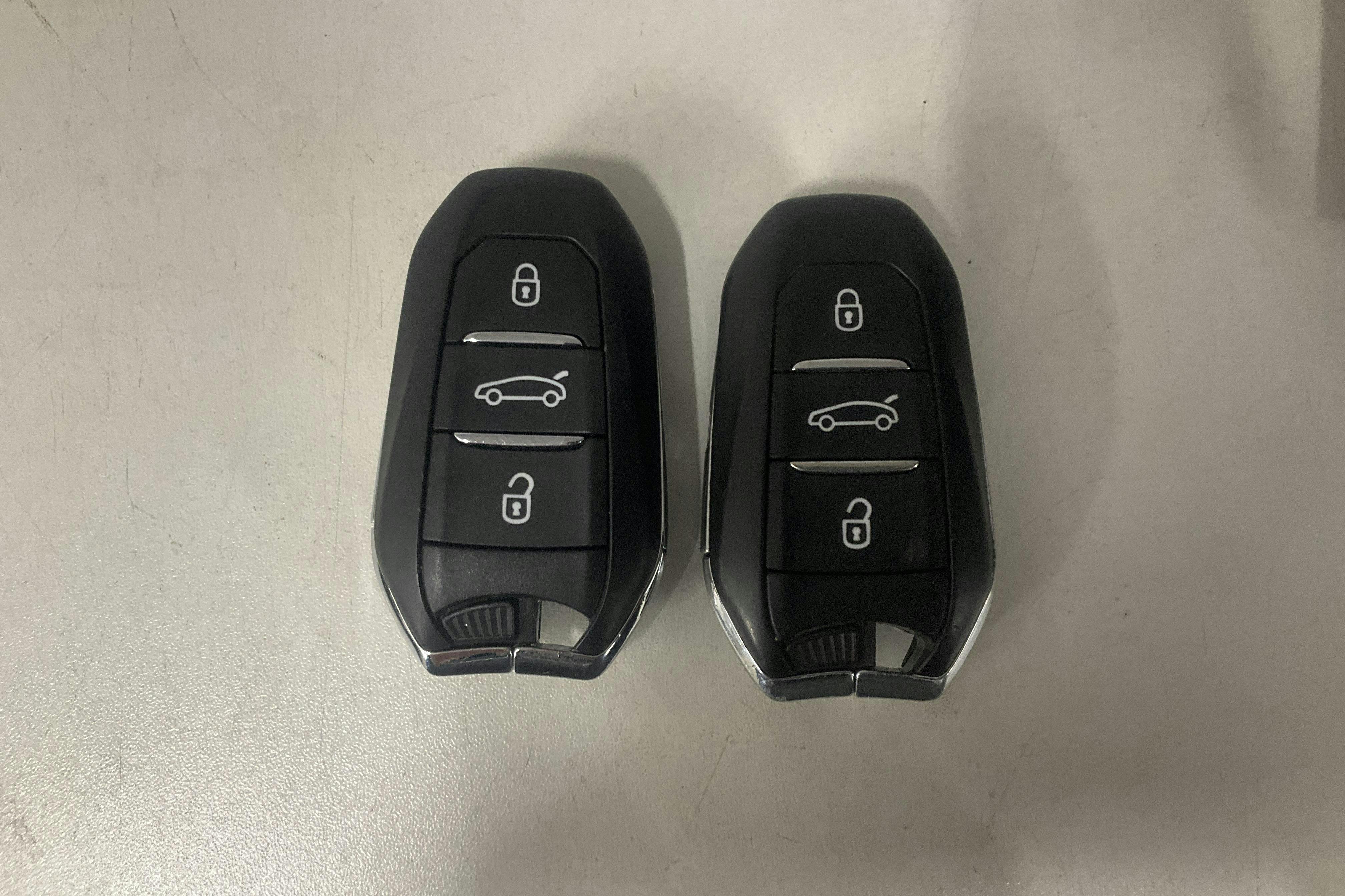 Esittelykuva 19 osoitteesta 19: Peugeot 308 SW BlueHDi (120hk) - 127 670 km - Automaattinen - valkoinen - 2017