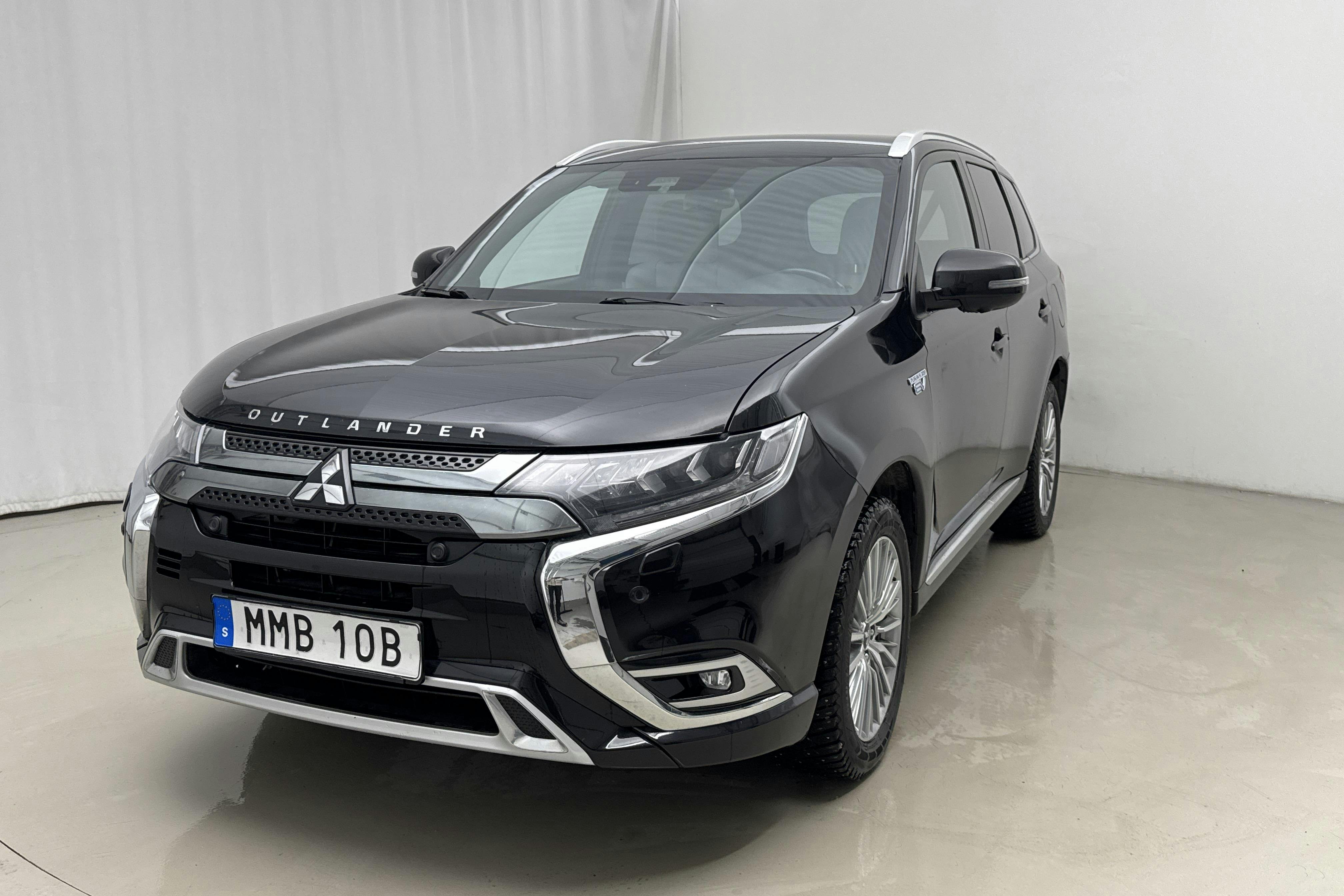 Presentationsfoto 1 av 16: Mitsubishi Outlander 2.4 Plug-in Hybrid 4WD (136hk) - 14 997 mil - Automat - svart - 2019