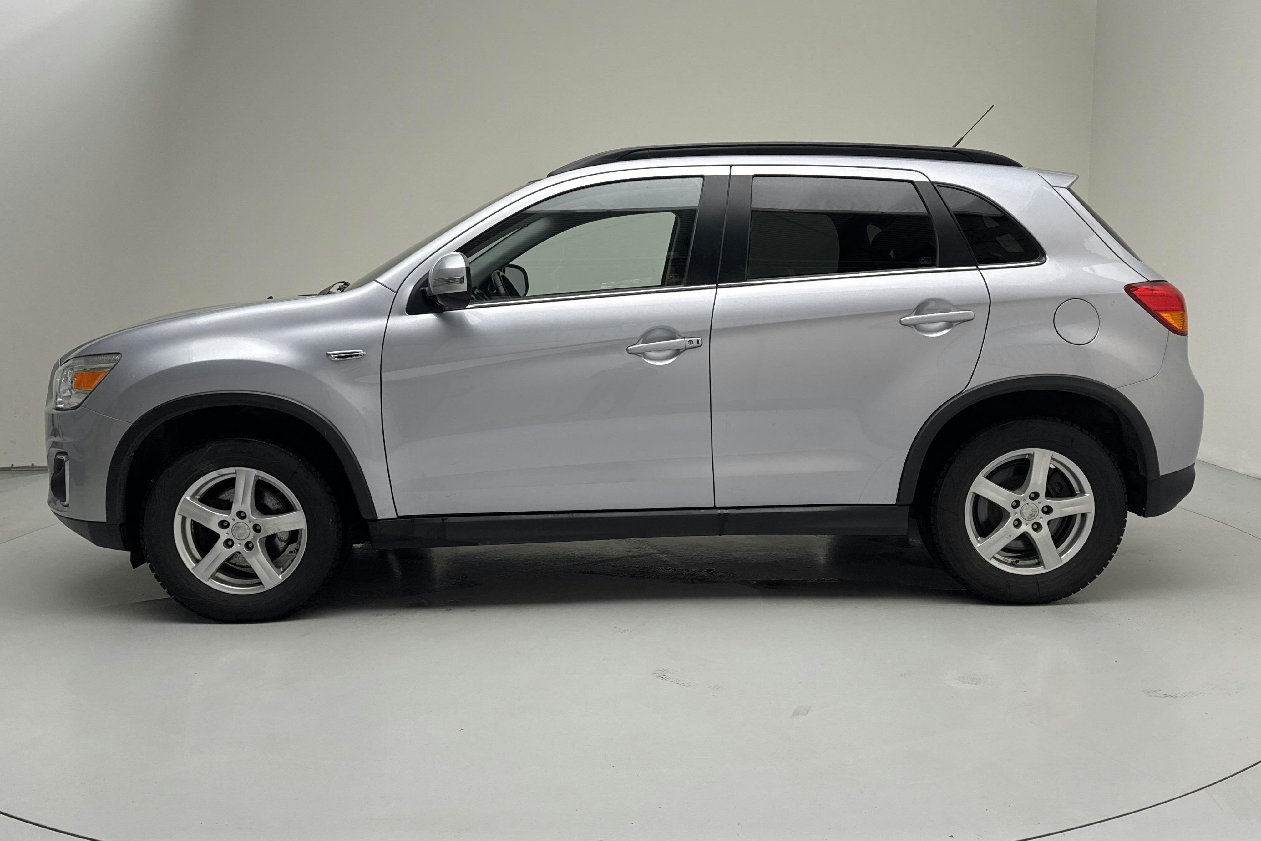 Præsentationsfoto 2 af 13: Mitsubishi ASX 2.2D 4WD (150hk) - 77 660 kilometer - Salgsautomat - Sølv - 2015