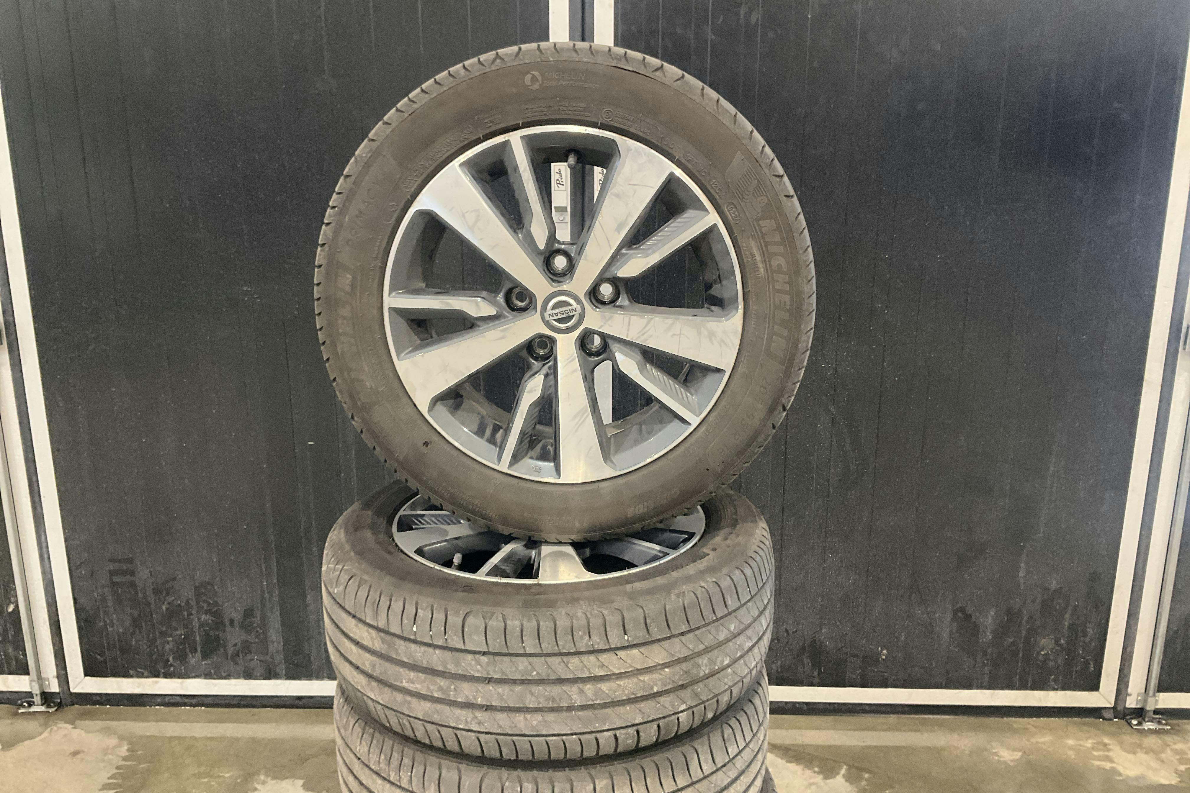 Præsentationsfoto 17 af 17: Nissan LEAF 5dr 39kWh (150hk) - 117 310 kilometer - Salgsautomat - Sølv - 2021