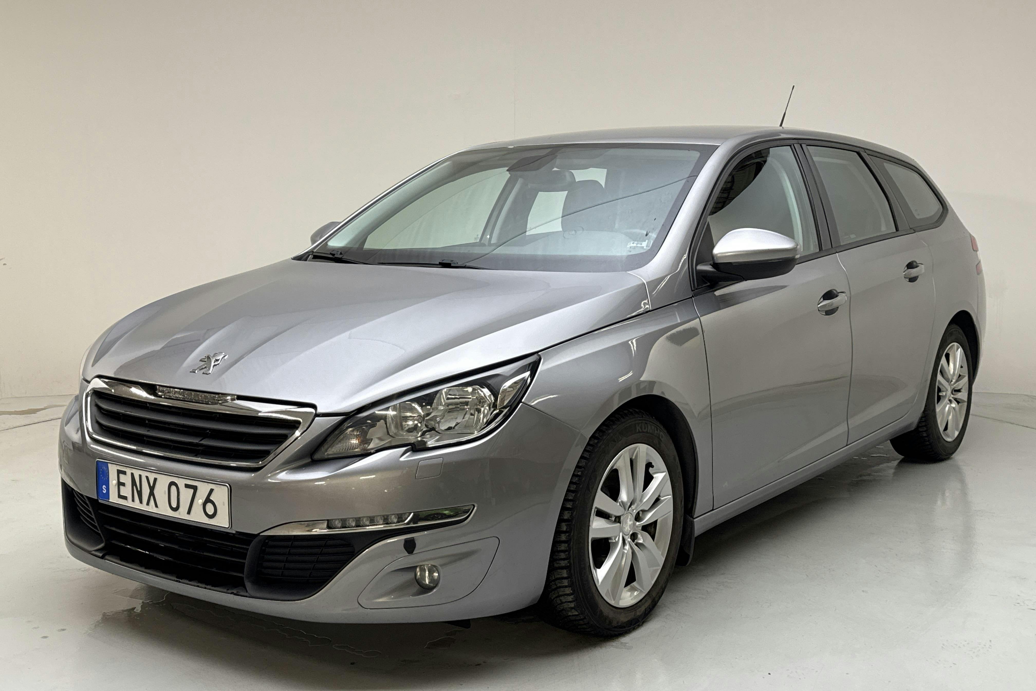 Zdjęcie prezentacyjne 1 z 11: Peugeot 308 SW BlueHDi (120hk) - 197 330 km - Manualna - szary - 2015
