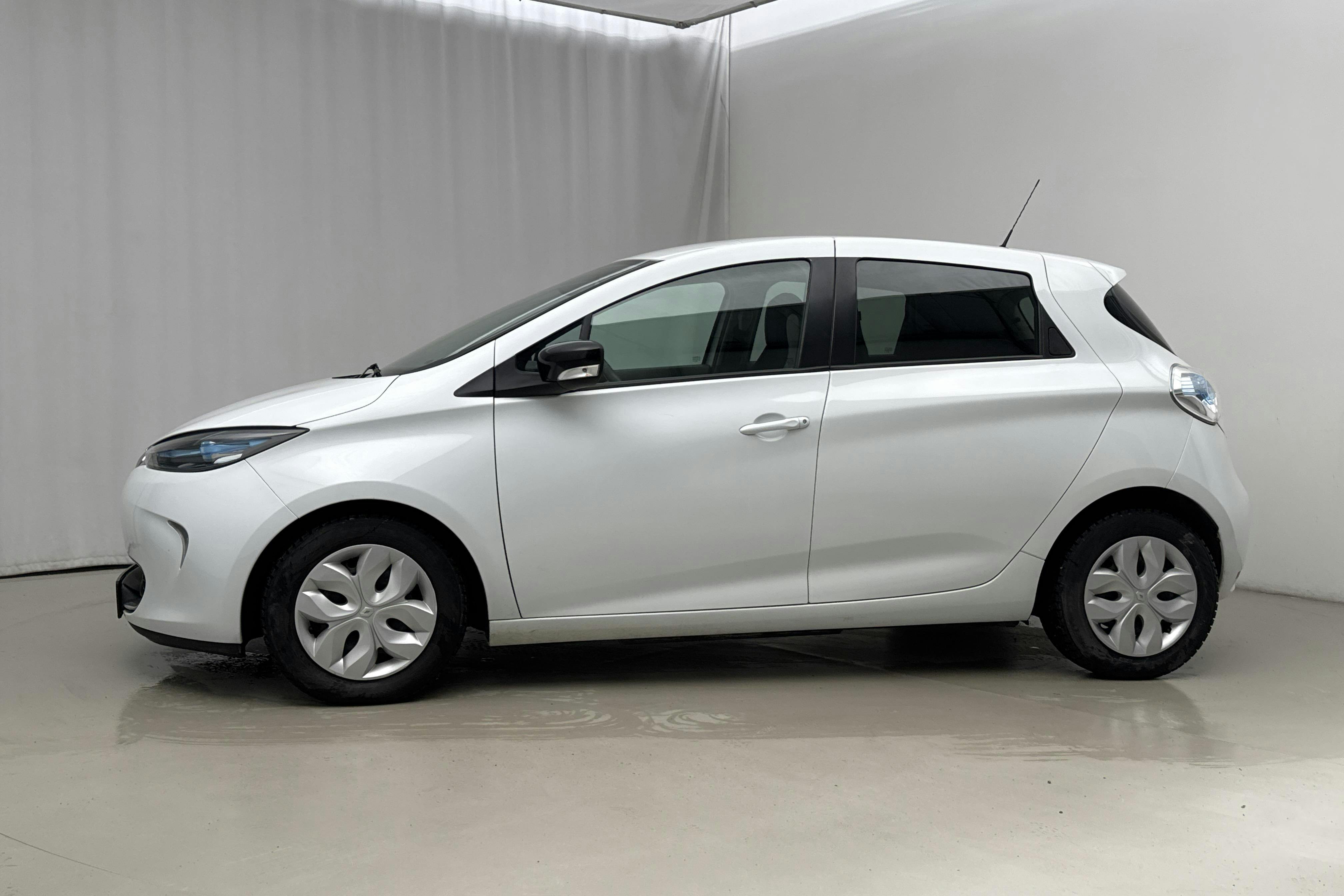 Presentation photo 2 of 20: Renault Zoe 22kWh R88 (88hk) - 69 460 km - Automatic - white - 2016