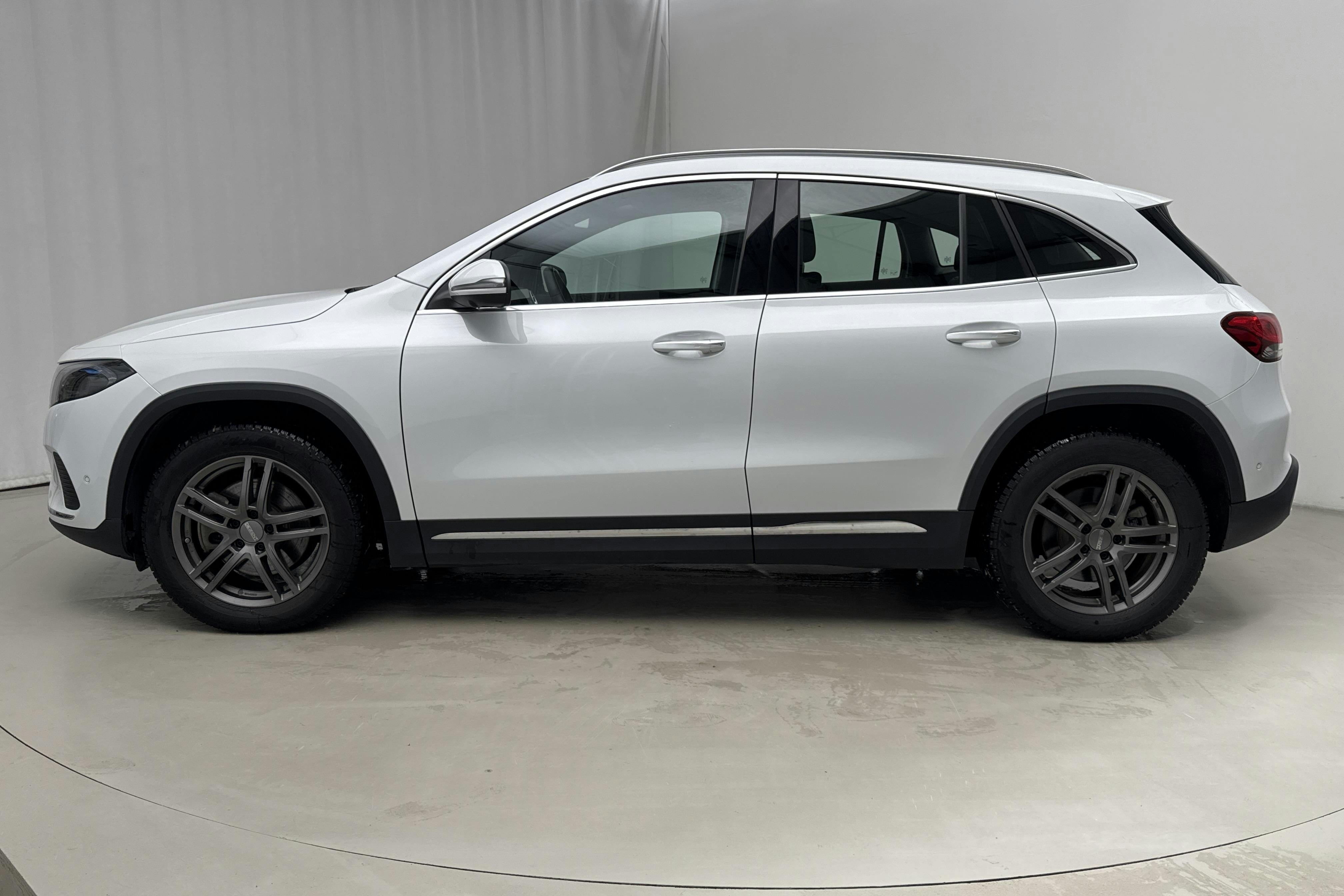 Presentationsfoto 2 av 21: Mercedes EQA 250 H243 (190hk) - 4 727 mil - Automat - vit - 2023