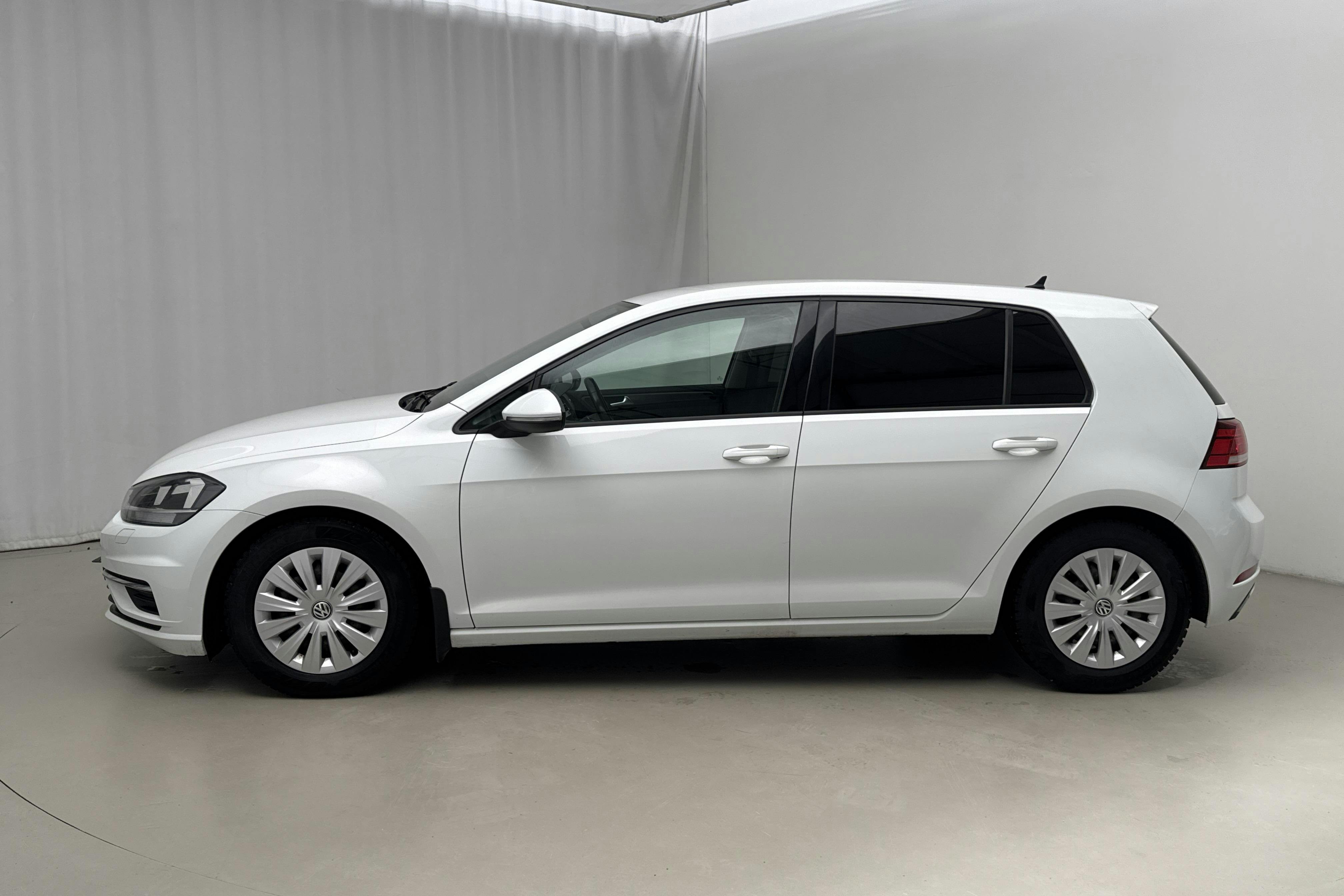 Präsentationsfoto 2 von 14: VW Golf VII 1.0 TSI 5dr (115hk) - 125 820 Kilometer - Handbuch - Weiß - 2019