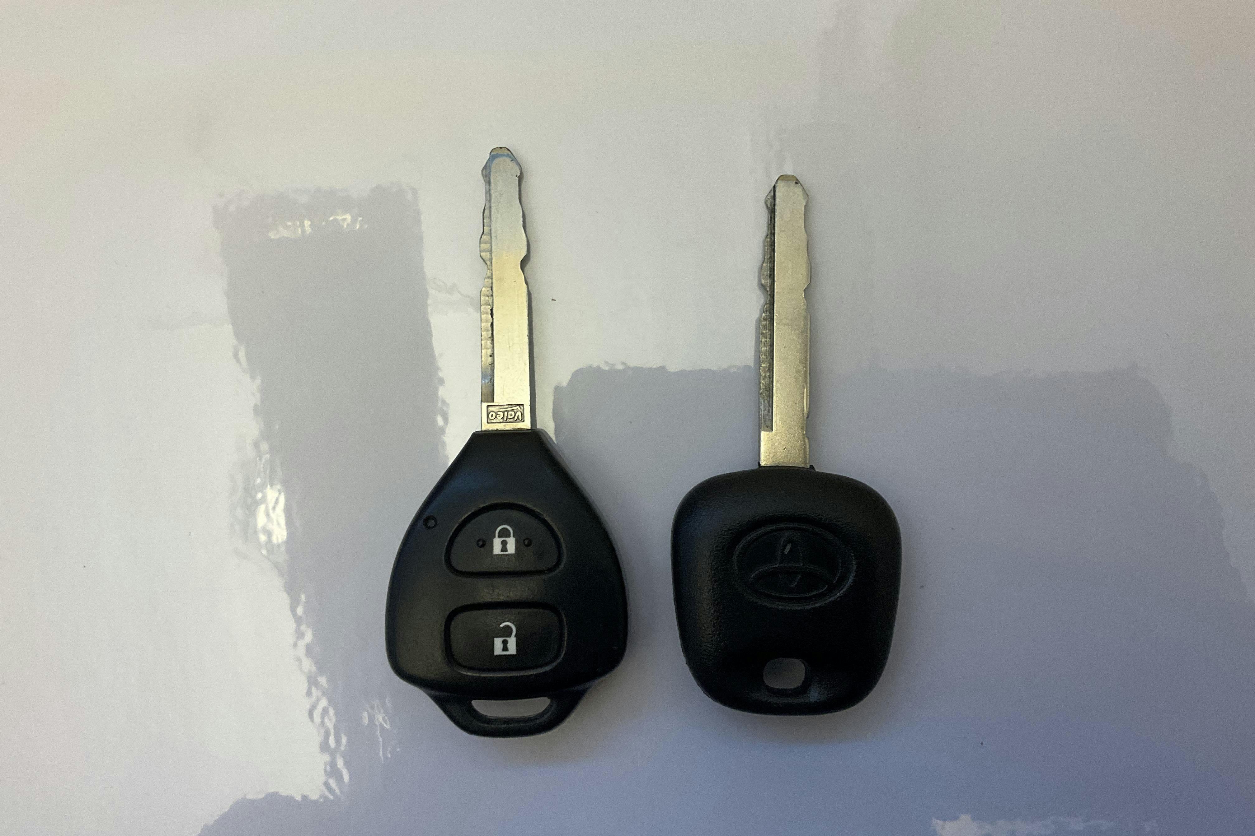 Præsentationsfoto 13 af 13: Toyota Auris 1.6 VVT-i 5dr (124hk) - 148 790 kilometer - Manuel - Rød farve - 2008