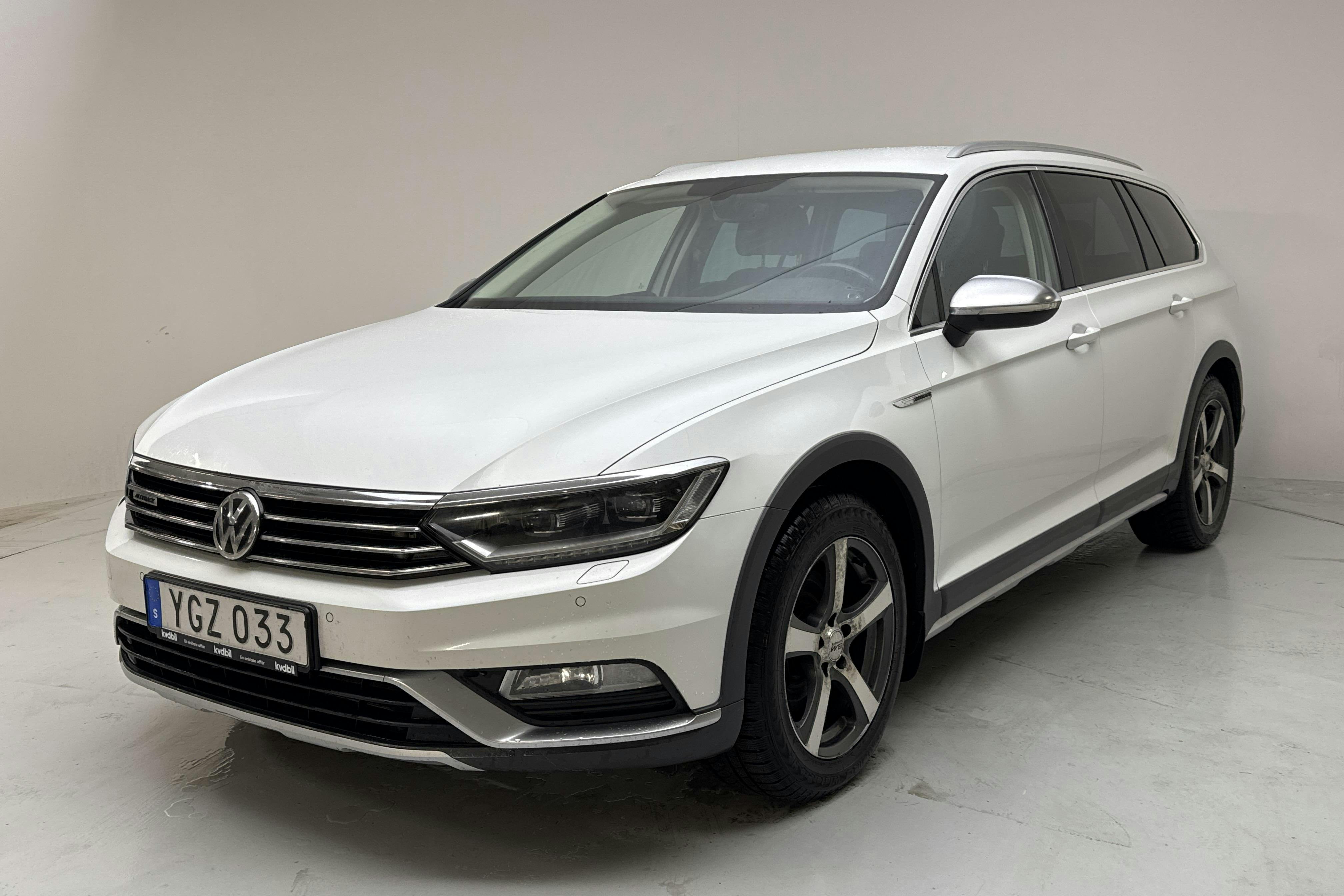 Presentationsfoto 1 av 14: VW Passat Alltrack 2.0 TDI 4MOTION (190hk) - 20 216 mil - Automat - vit - 2017
