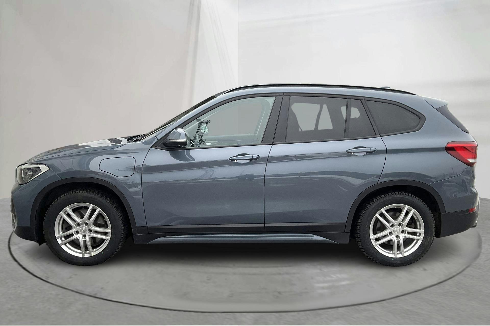 Zdjęcie prezentacyjne 2 z 18: BMW X1 xDrive25e 9,7kWh LCI, F48 (220hk) - 149 820 km - Automatyczna - Dark Grey - 2021